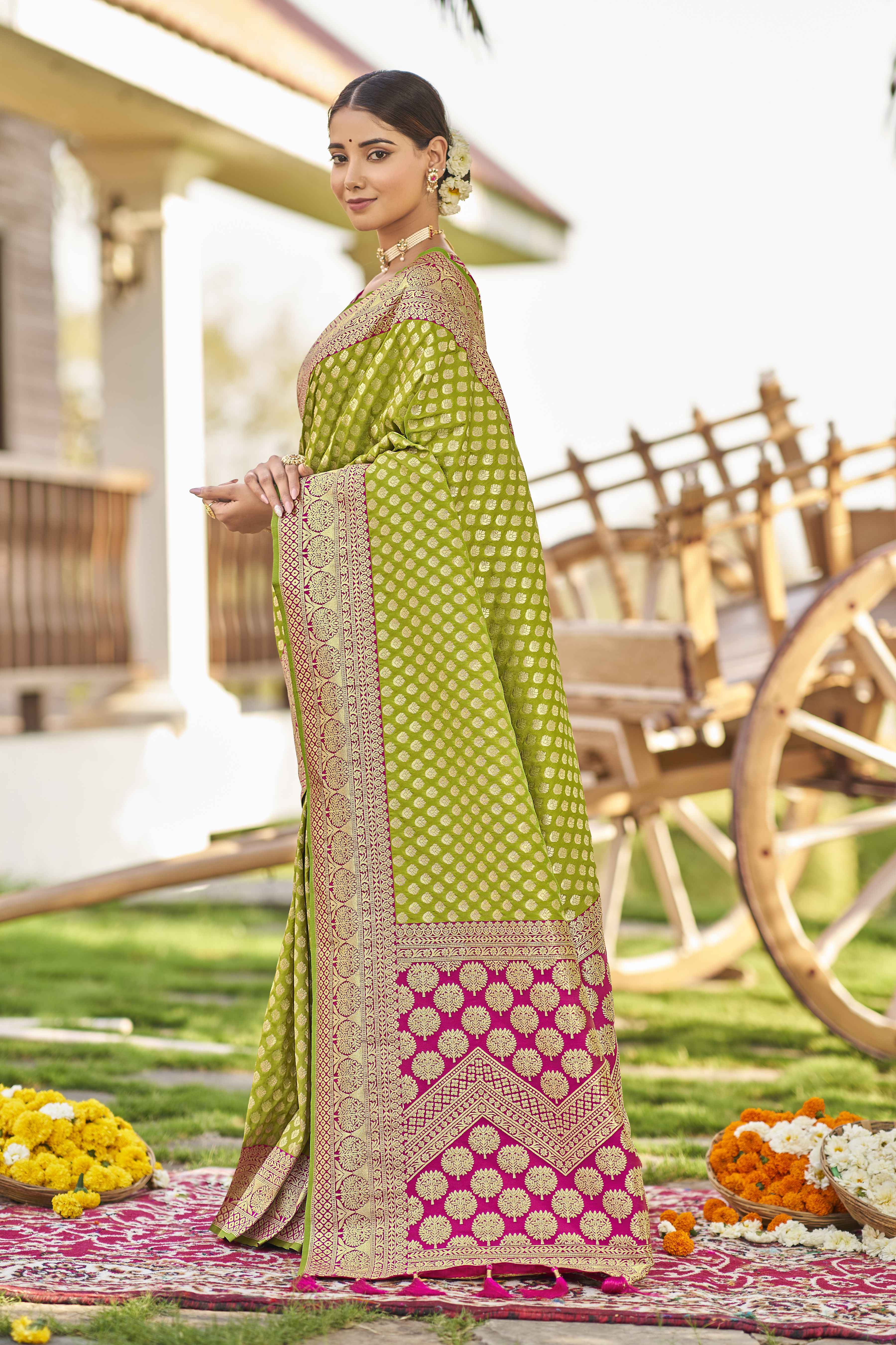 MANOHARI Banarasi Silk Blend Jacquard Work Saree - Green - Dista