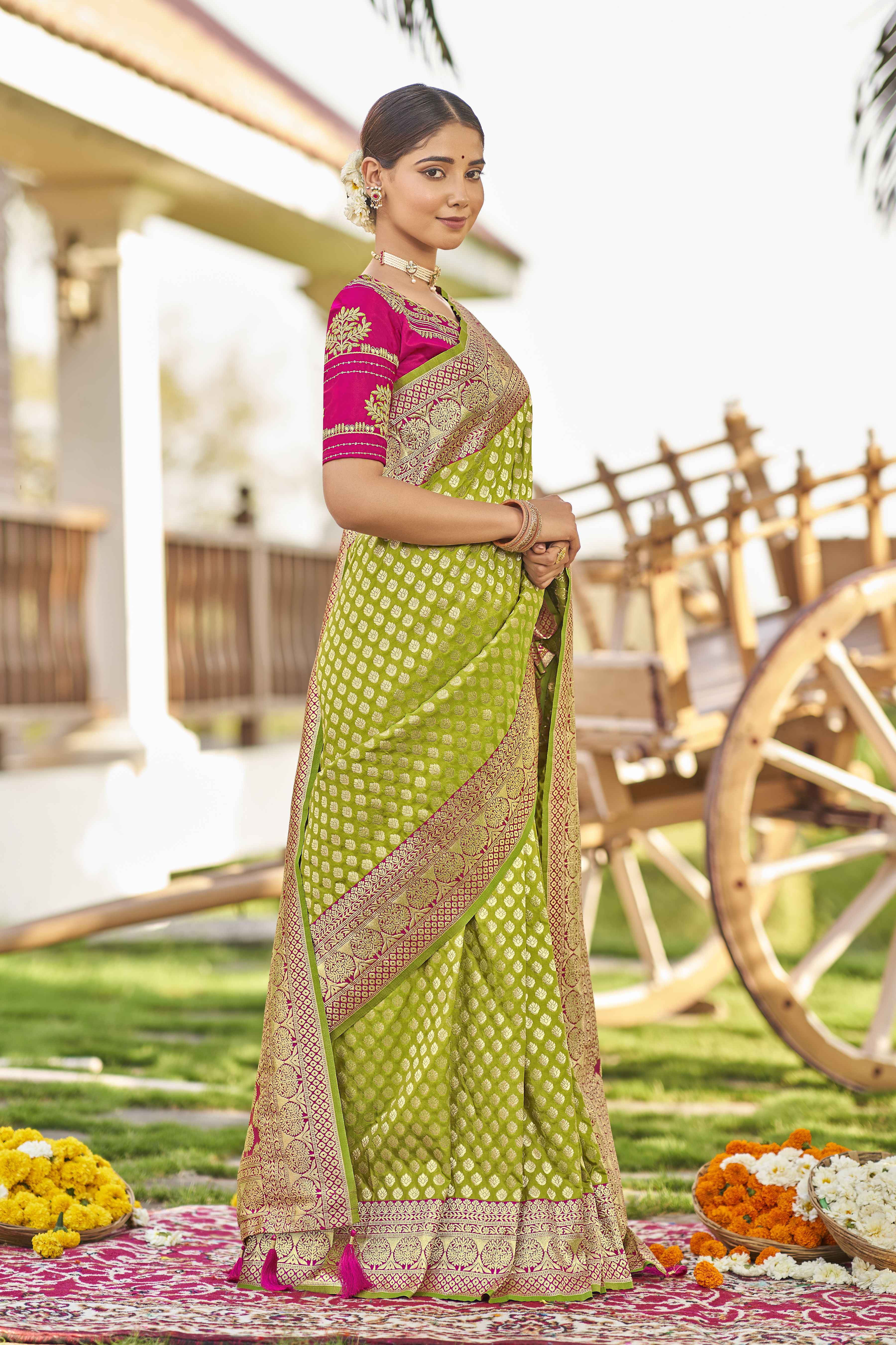 MANOHARI Banarasi Silk Blend Jacquard Work Saree - Green - Dista