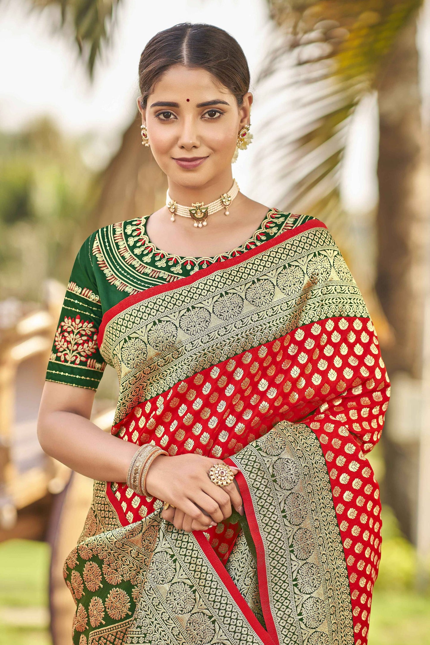 MANOHARI Banarasi Silk Blend Jacquard Work Saree - Red - Dista