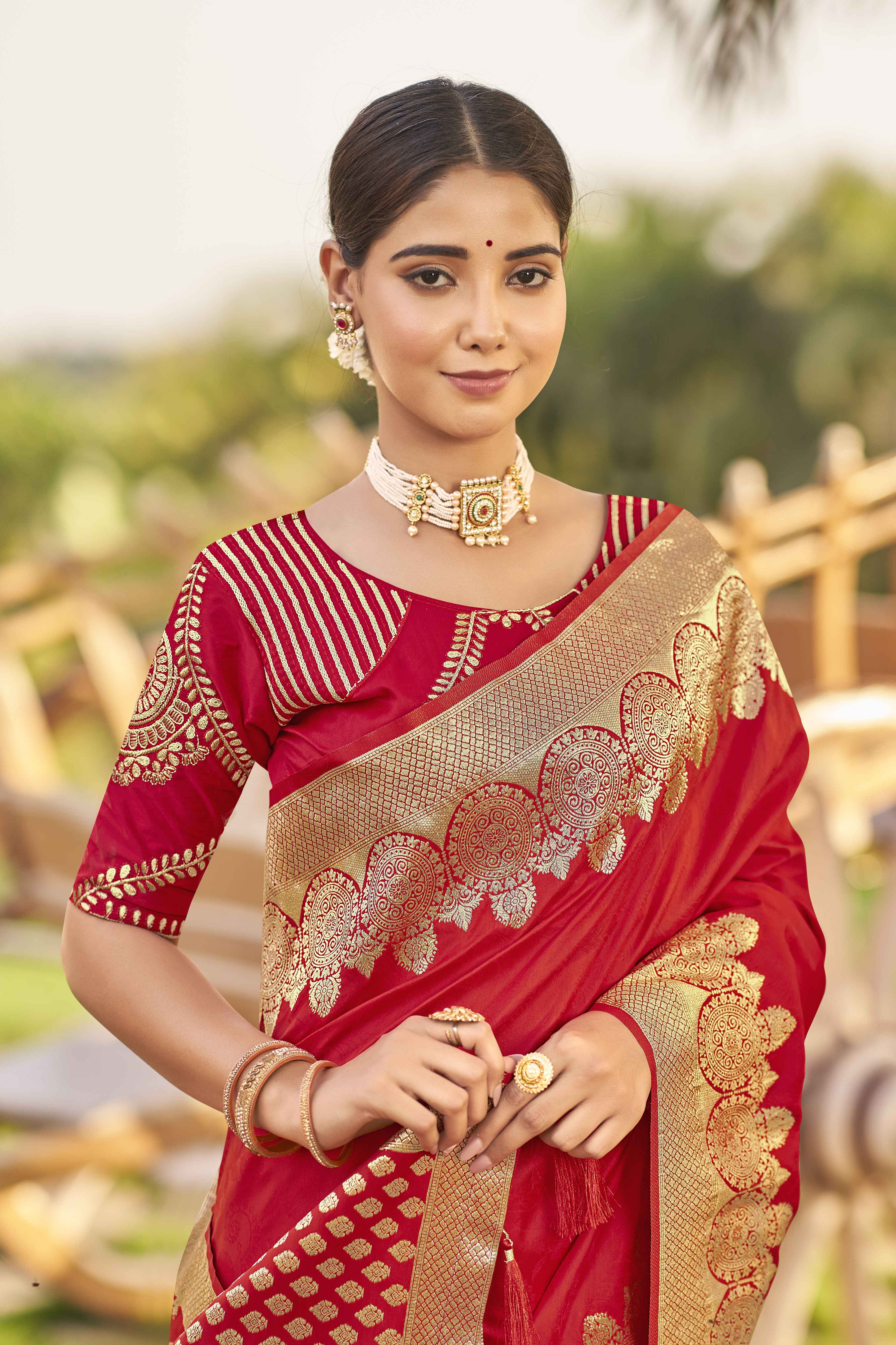 MANOHARI Banarasi Silk Blend Jacquard Work Saree - Red - Dista