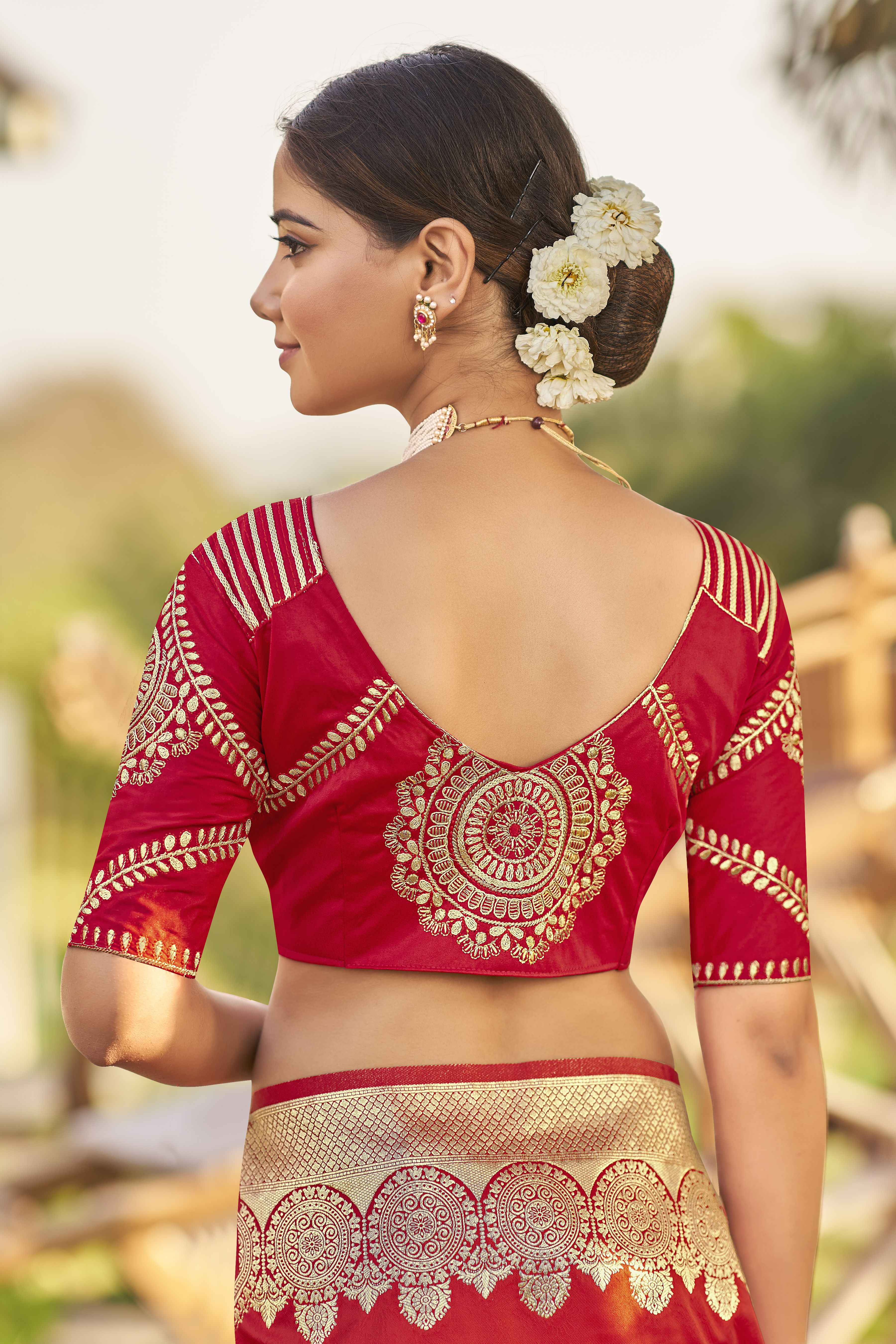 MANOHARI Banarasi Silk Blend Jacquard Work Saree - Red - Dista
