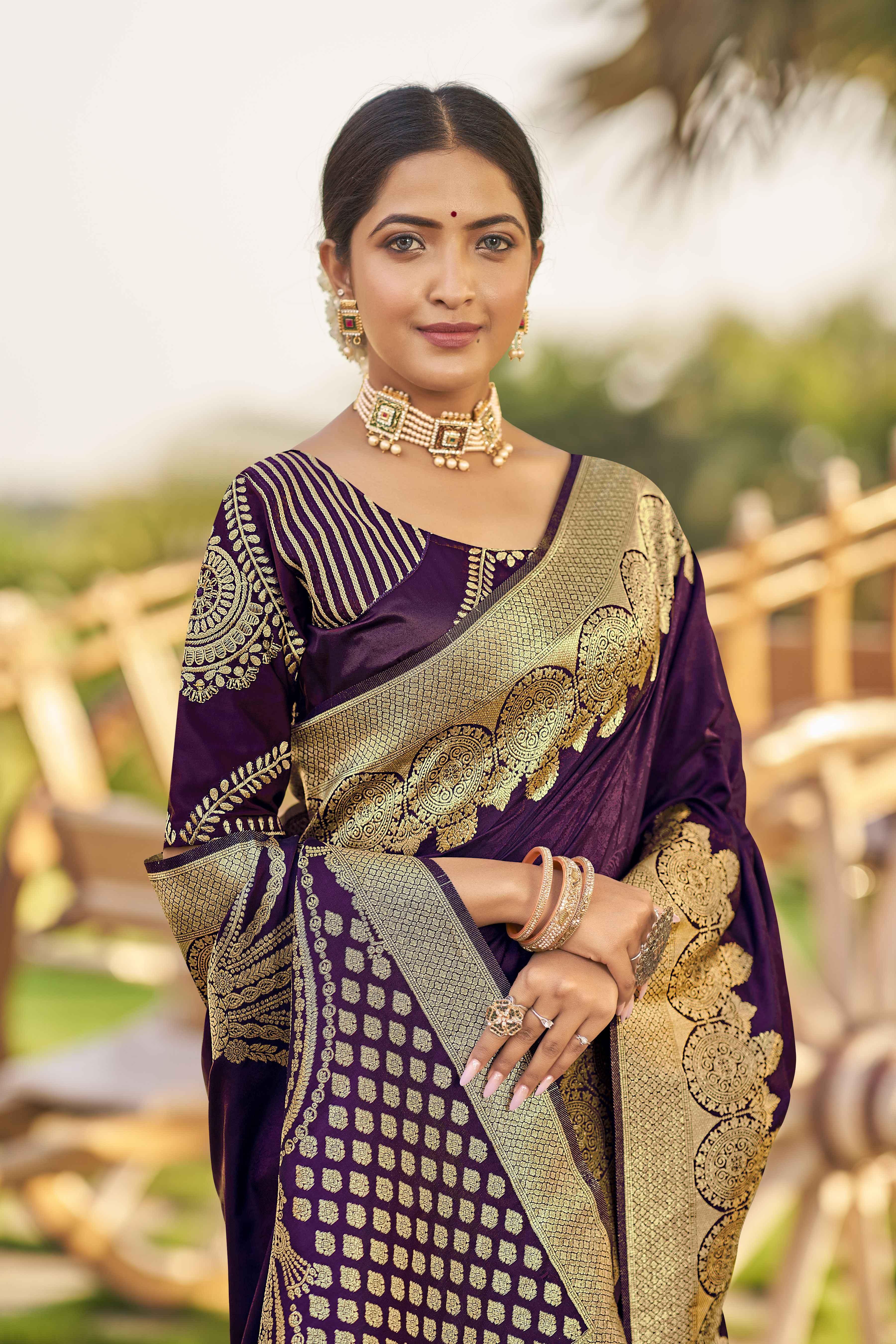 MANOHARI Banarasi Silk Blend Jacquard Work Saree - Purple - Dista