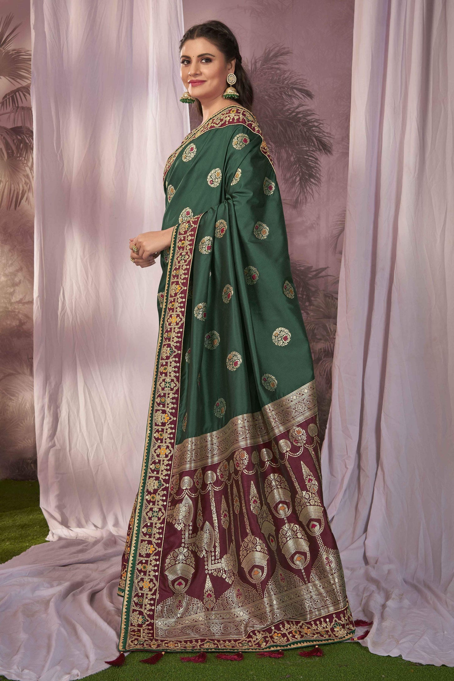 MANOHARI Banarasi Silk Blend Jacquard Work Saree - Green - Dista