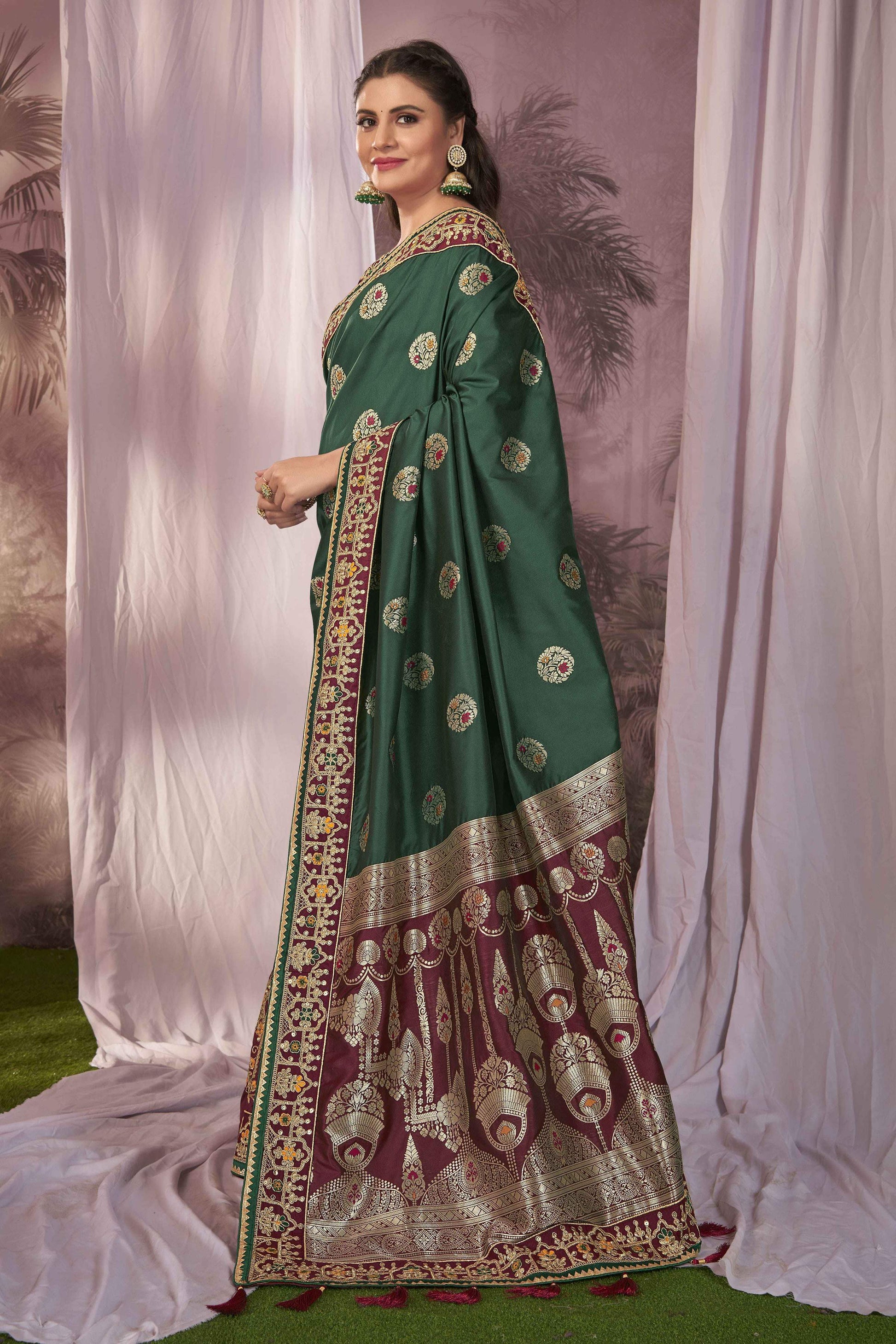 MANOHARI Banarasi Silk Blend Jacquard Work Saree - Green - Dista