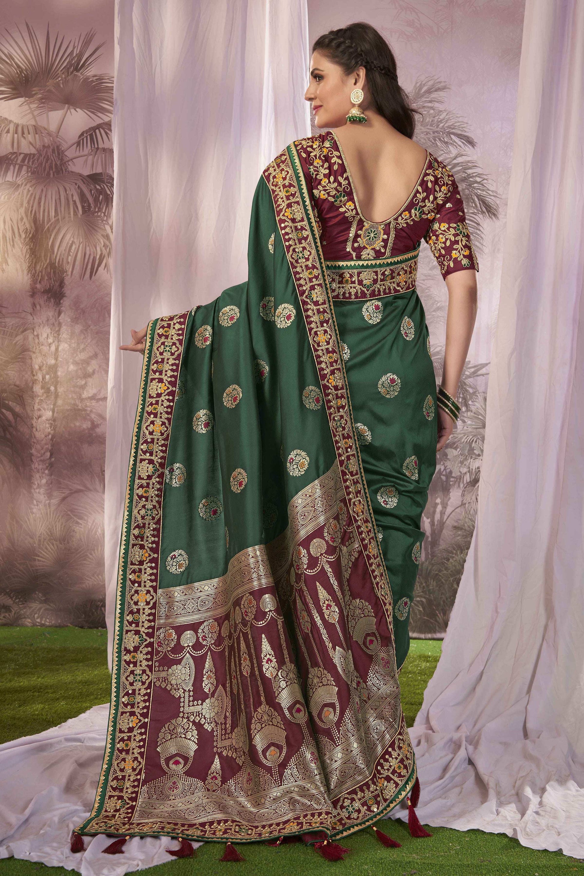 MANOHARI Banarasi Silk Blend Jacquard Work Saree - Green - Dista