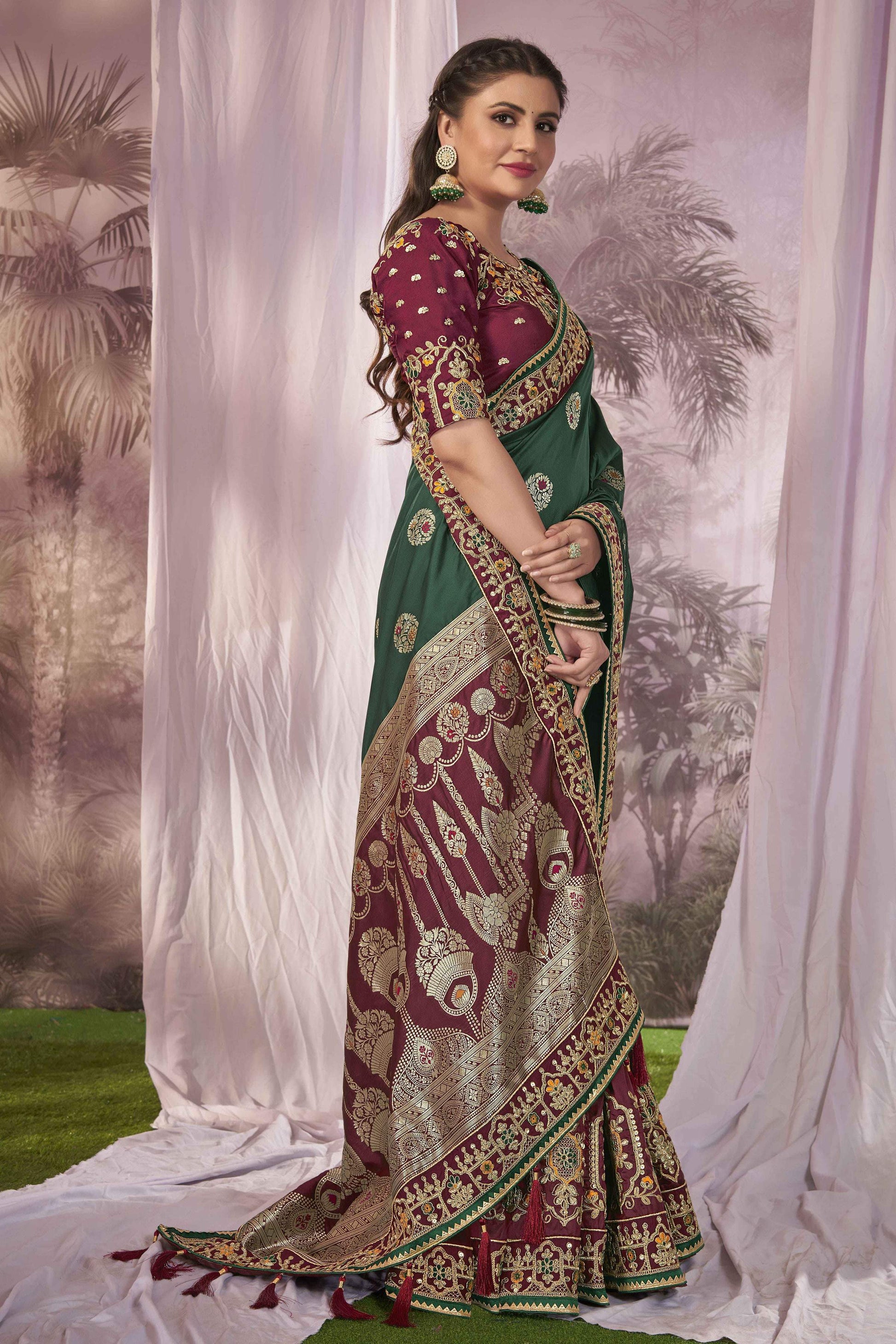 MANOHARI Banarasi Silk Blend Jacquard Work Saree - Green - Dista