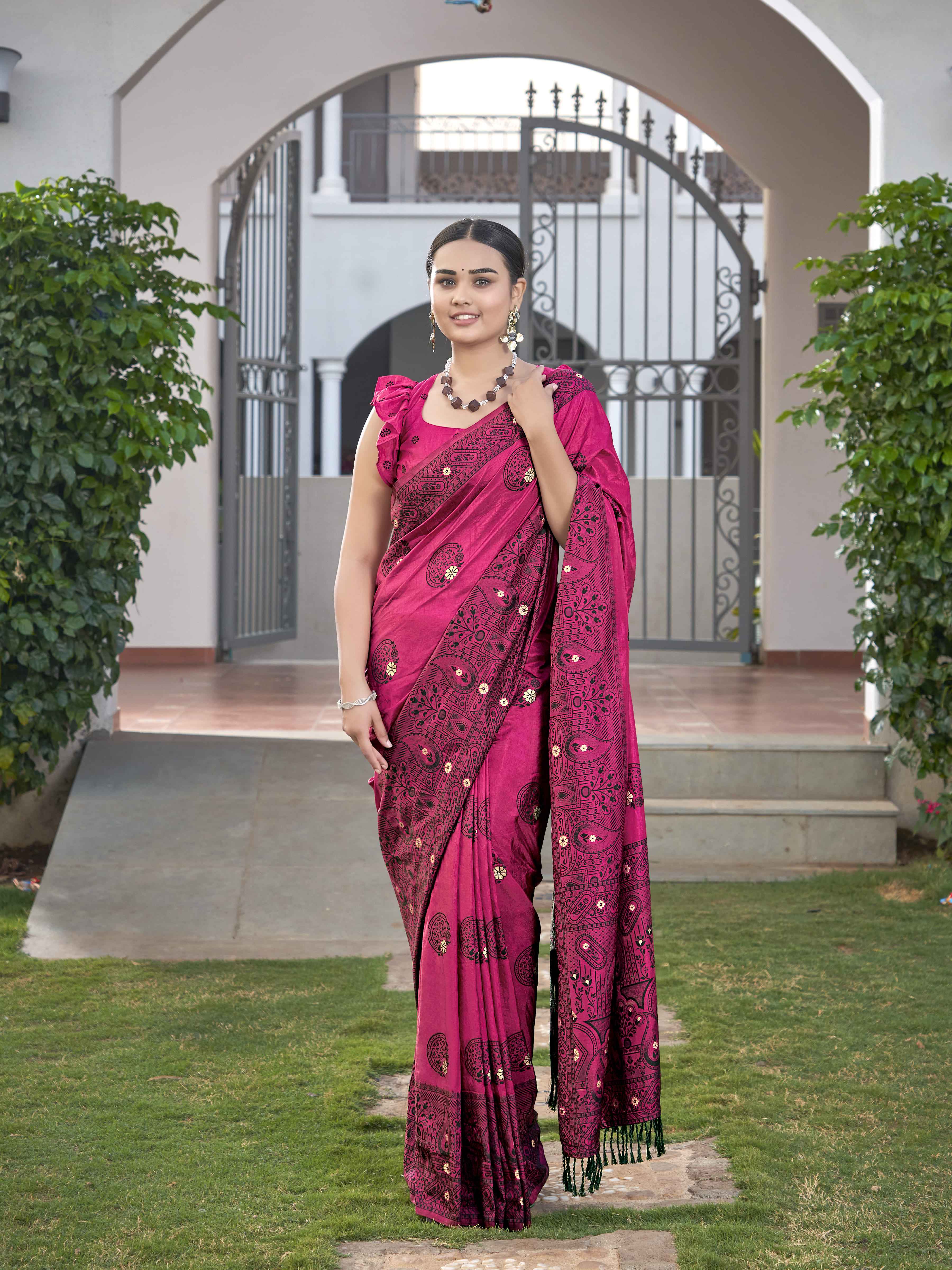 MANOHARI Banarasi Silk Blend Jacquard Work Saree - Pink - Dista