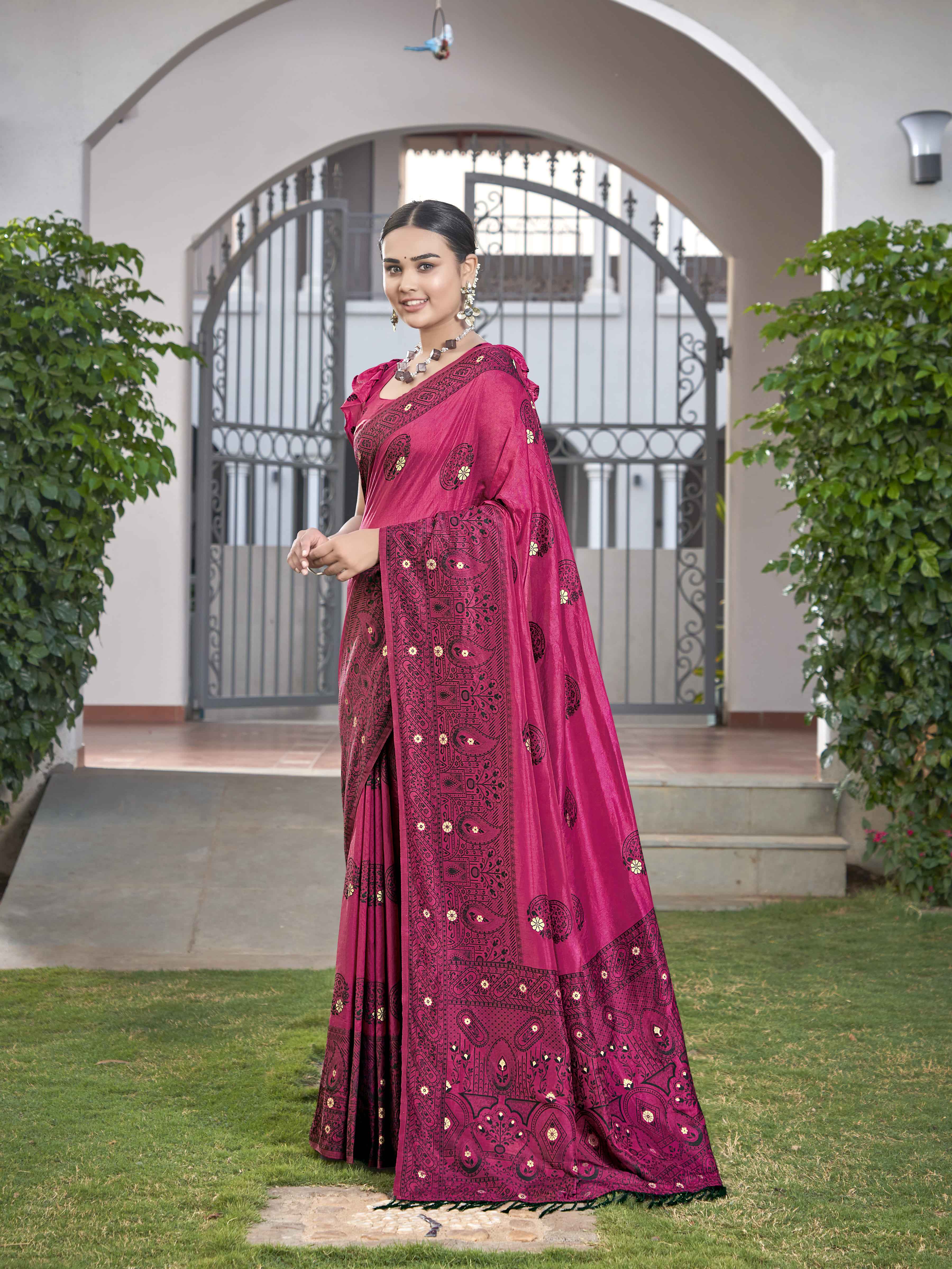 MANOHARI Banarasi Silk Blend Jacquard Work Saree - Pink - Dista