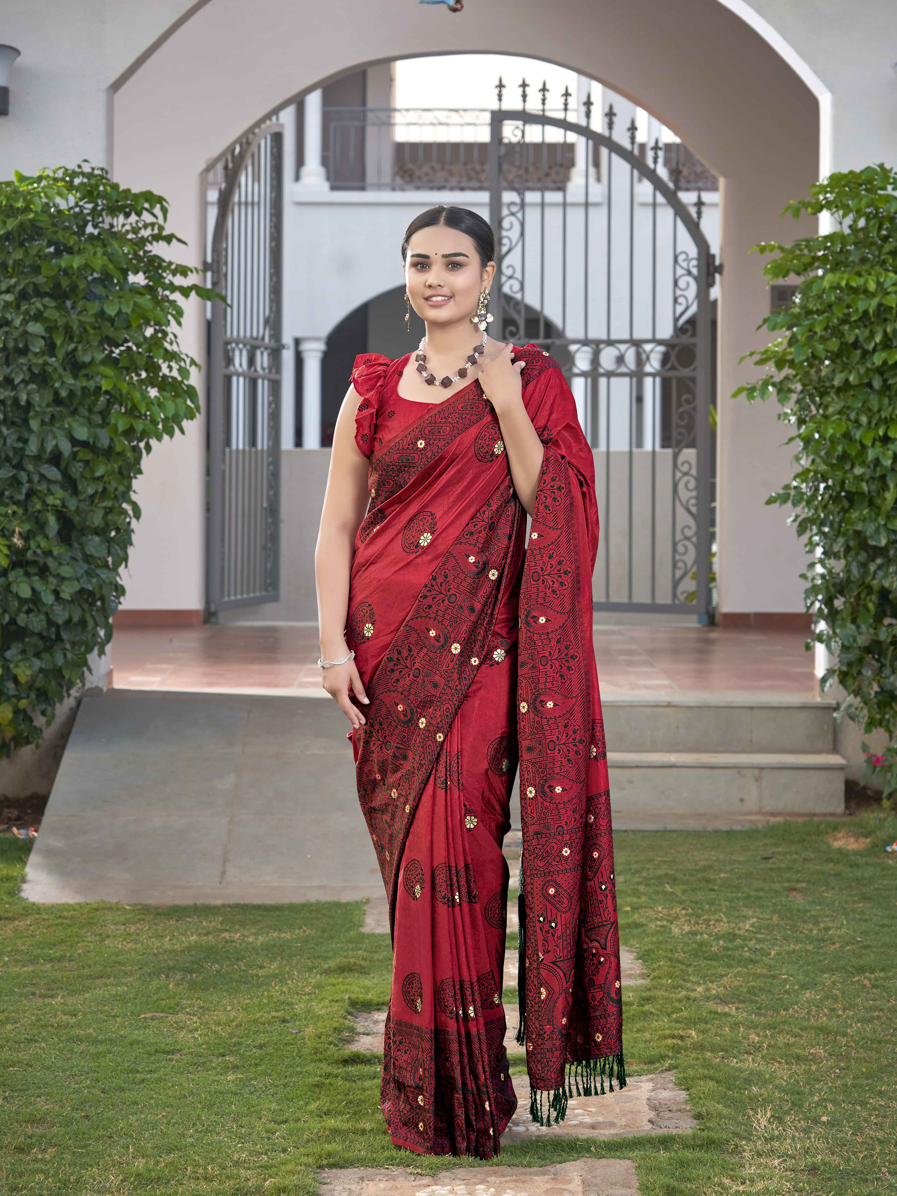 MANOHARI Banarasi Silk Blend Jacquard Work Saree - Red - Dista