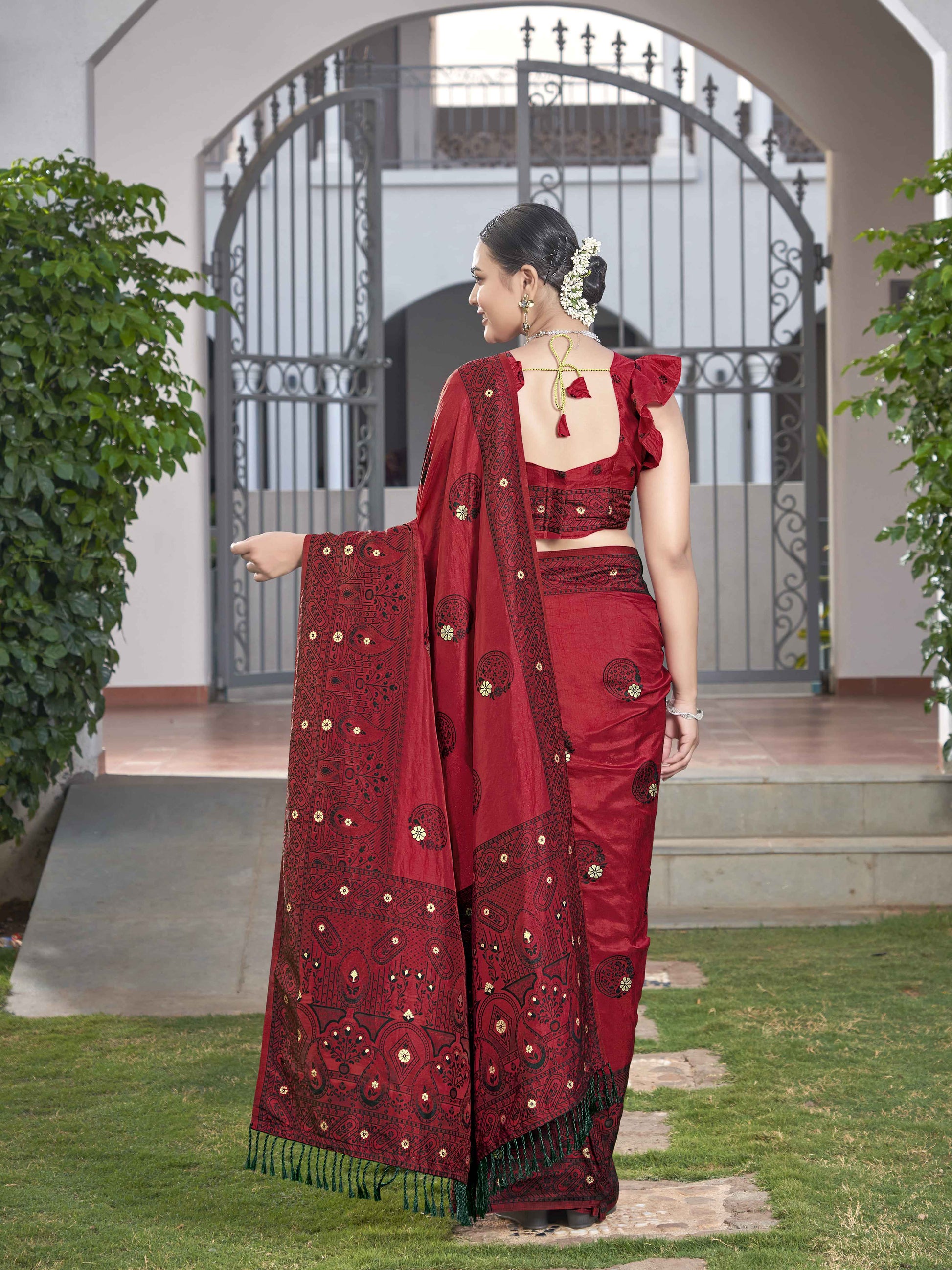 MANOHARI Banarasi Silk Blend Jacquard Work Saree - Red - Dista