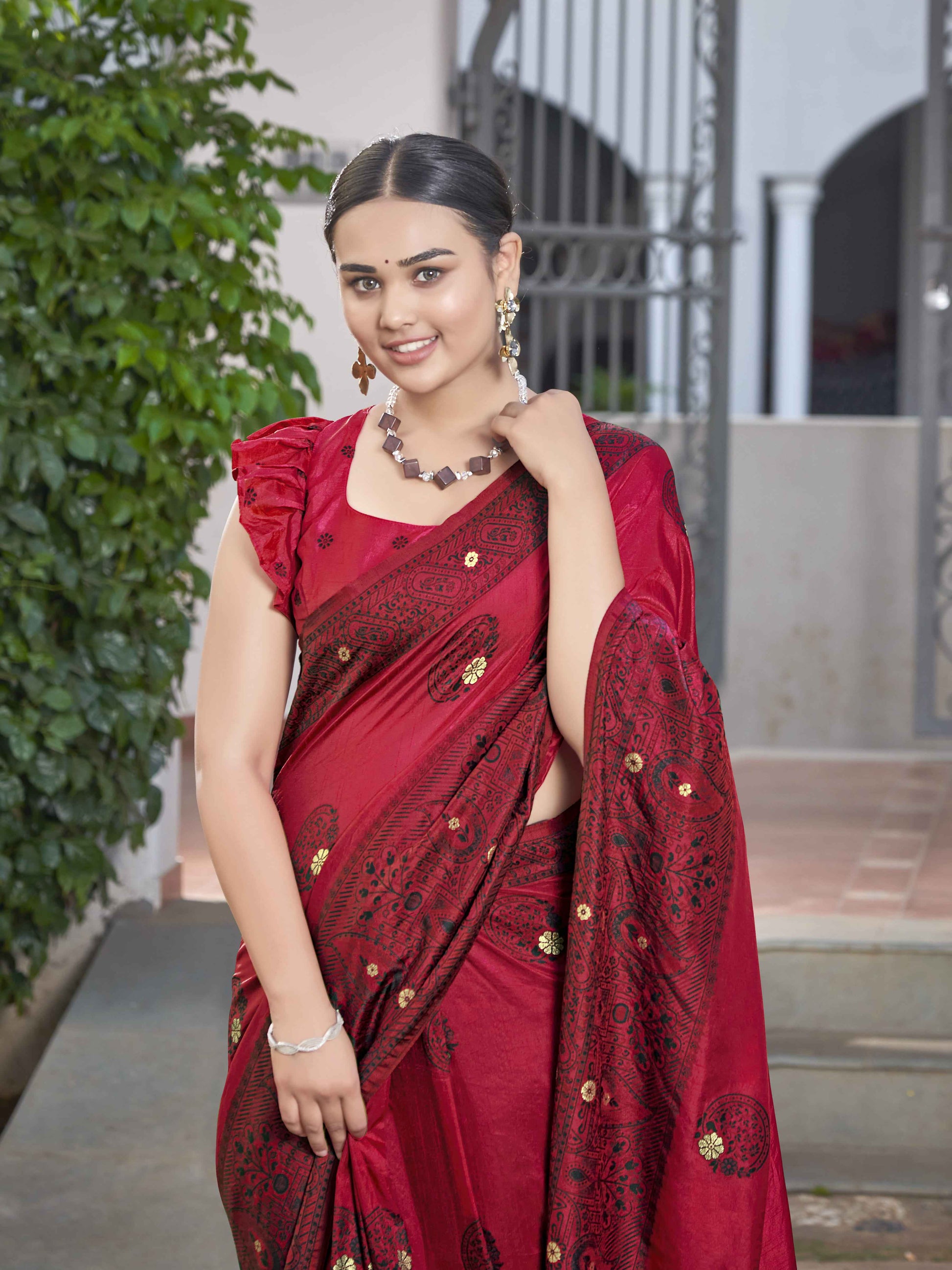 MANOHARI Banarasi Silk Blend Jacquard Work Saree - Red - Dista