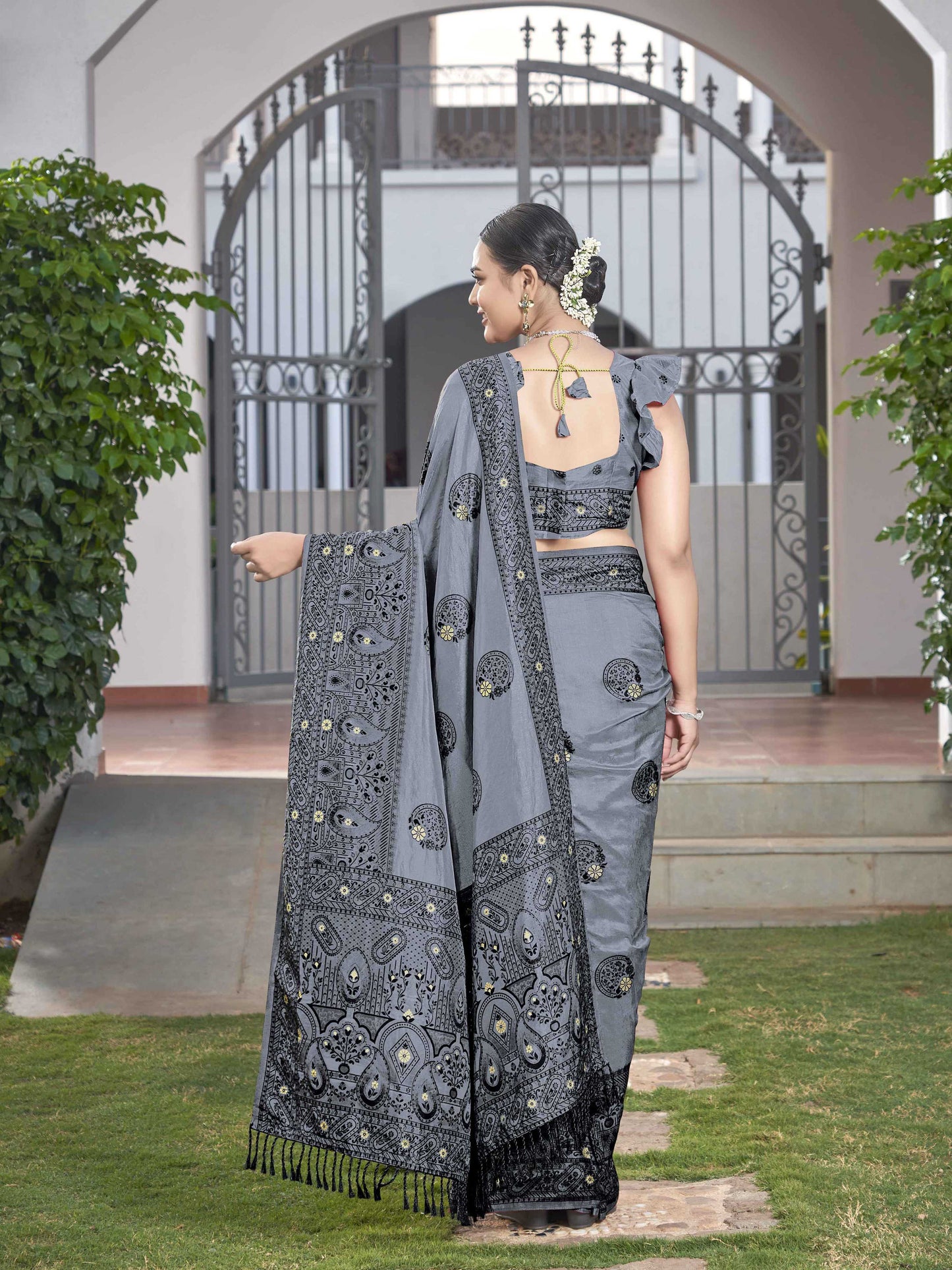 MANOHARI Banarasi Silk Blend Jacquard Work Saree - Grey - Dista