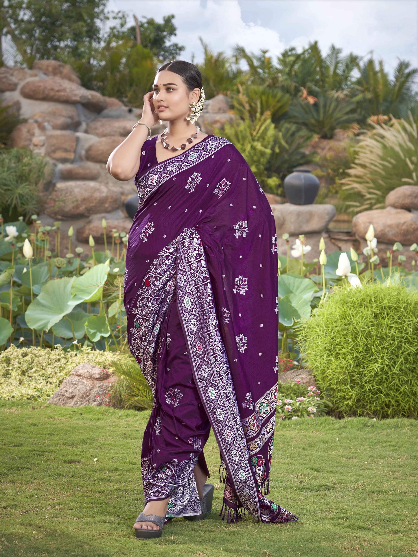 MANOHARI Banarasi Silk Blend Jacquard Work Saree - Purple - Dista
