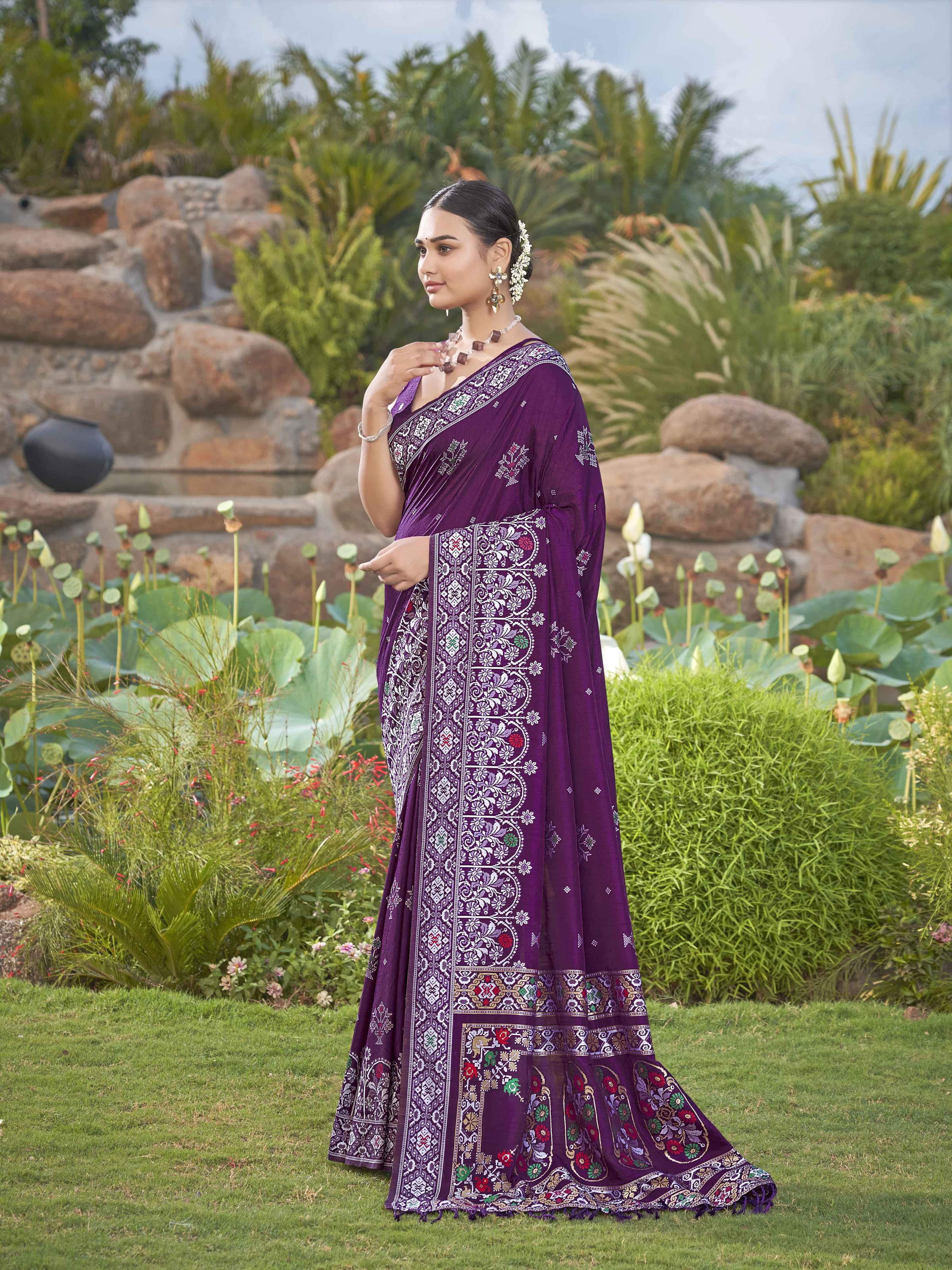 MANOHARI Banarasi Silk Blend Jacquard Work Saree - Purple - Dista