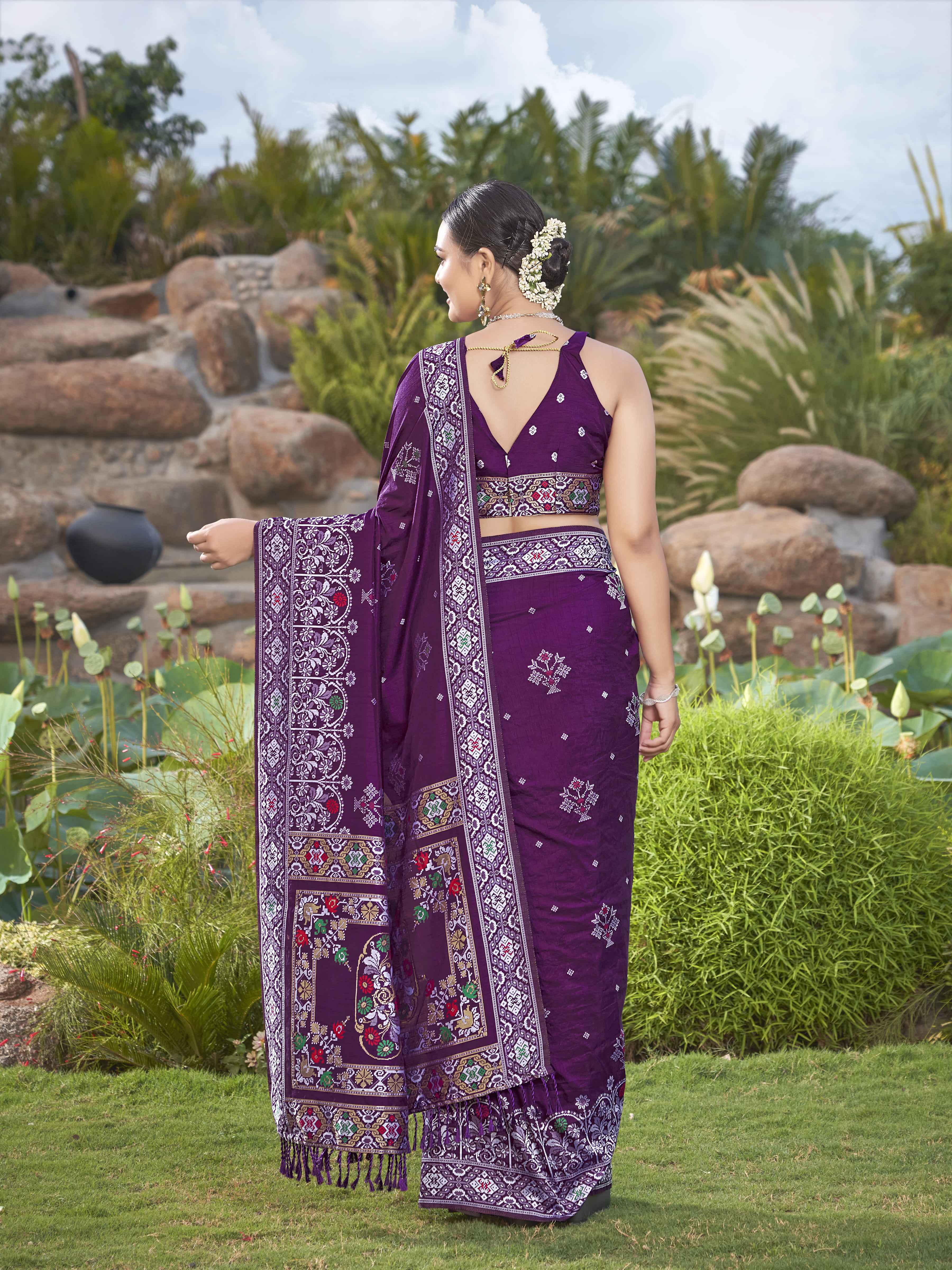MANOHARI Banarasi Silk Blend Jacquard Work Saree - Purple - Dista