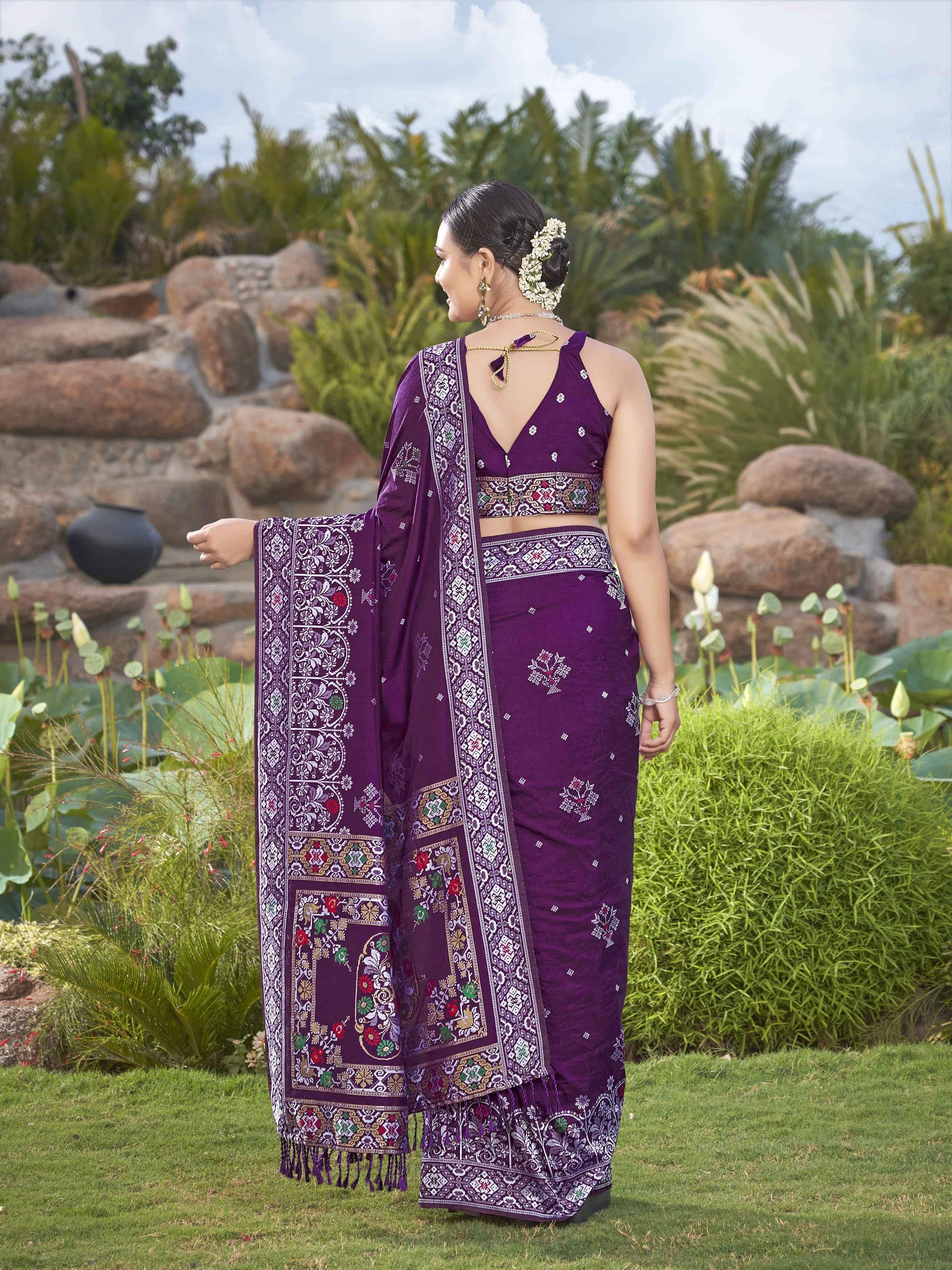 MANOHARI Banarasi Silk Blend Jacquard Work Saree - Purple - Dista