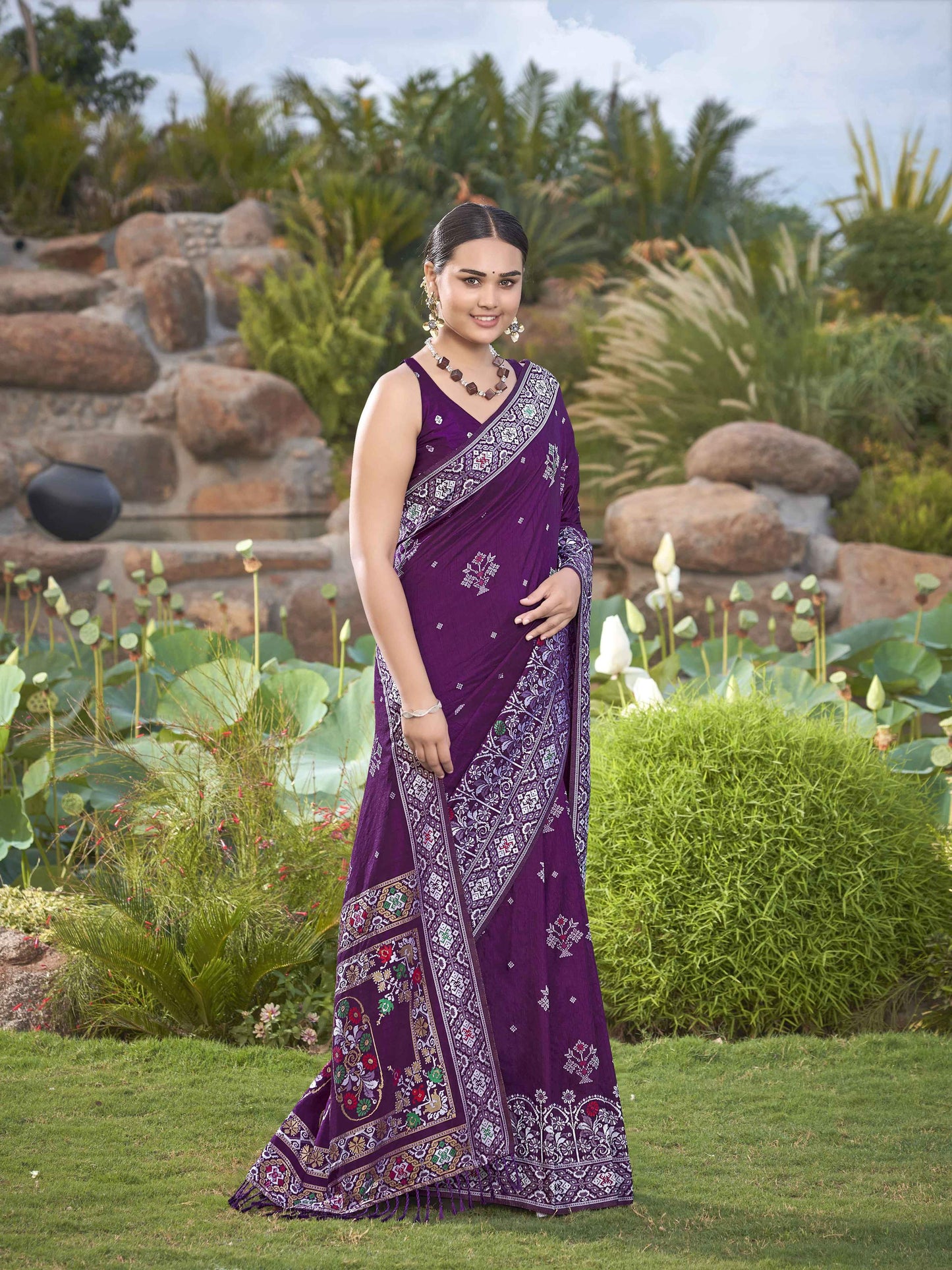 MANOHARI Banarasi Silk Blend Jacquard Work Saree - Purple - Dista
