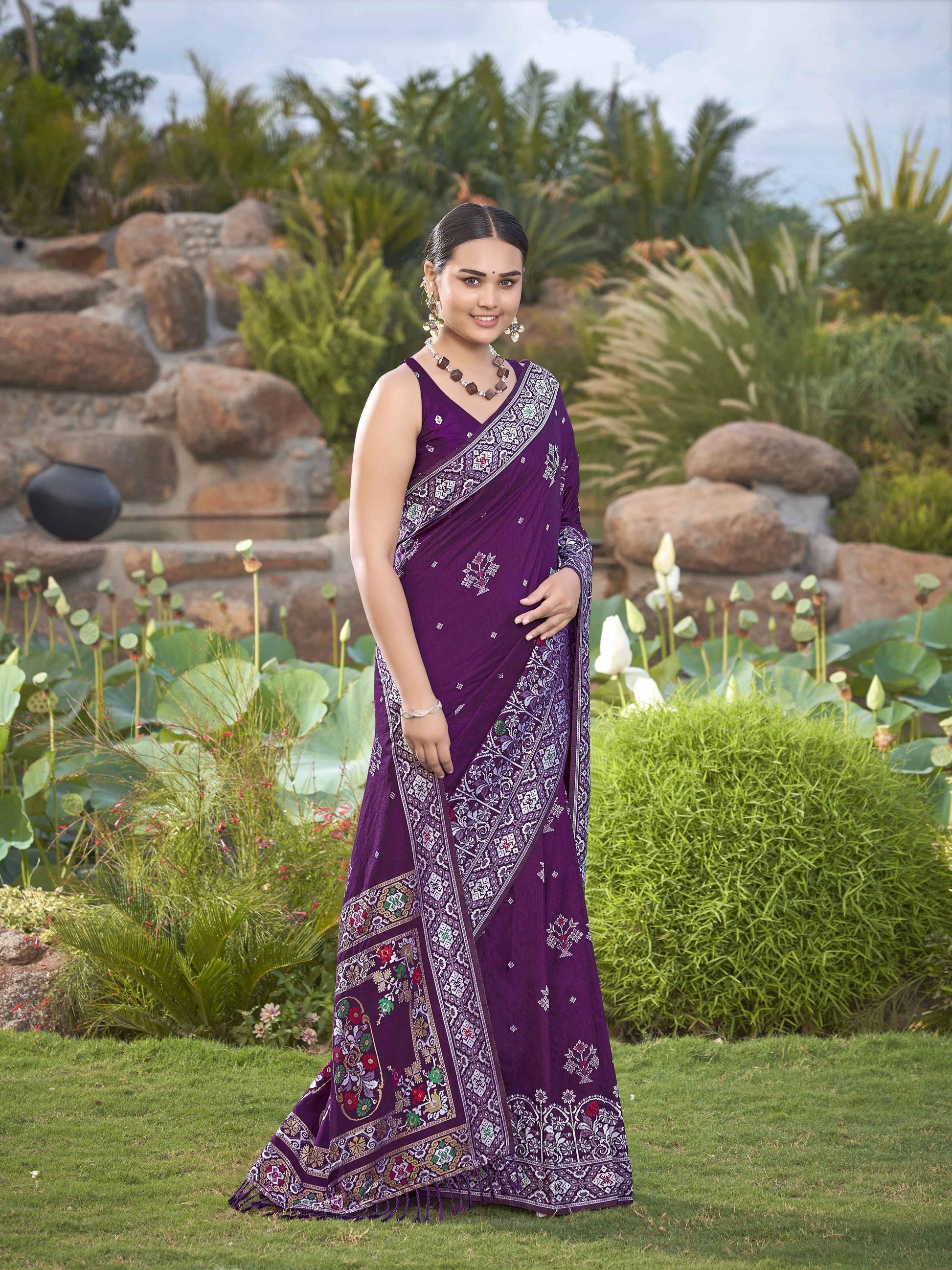 MANOHARI Banarasi Silk Blend Jacquard Work Saree - Purple - Dista