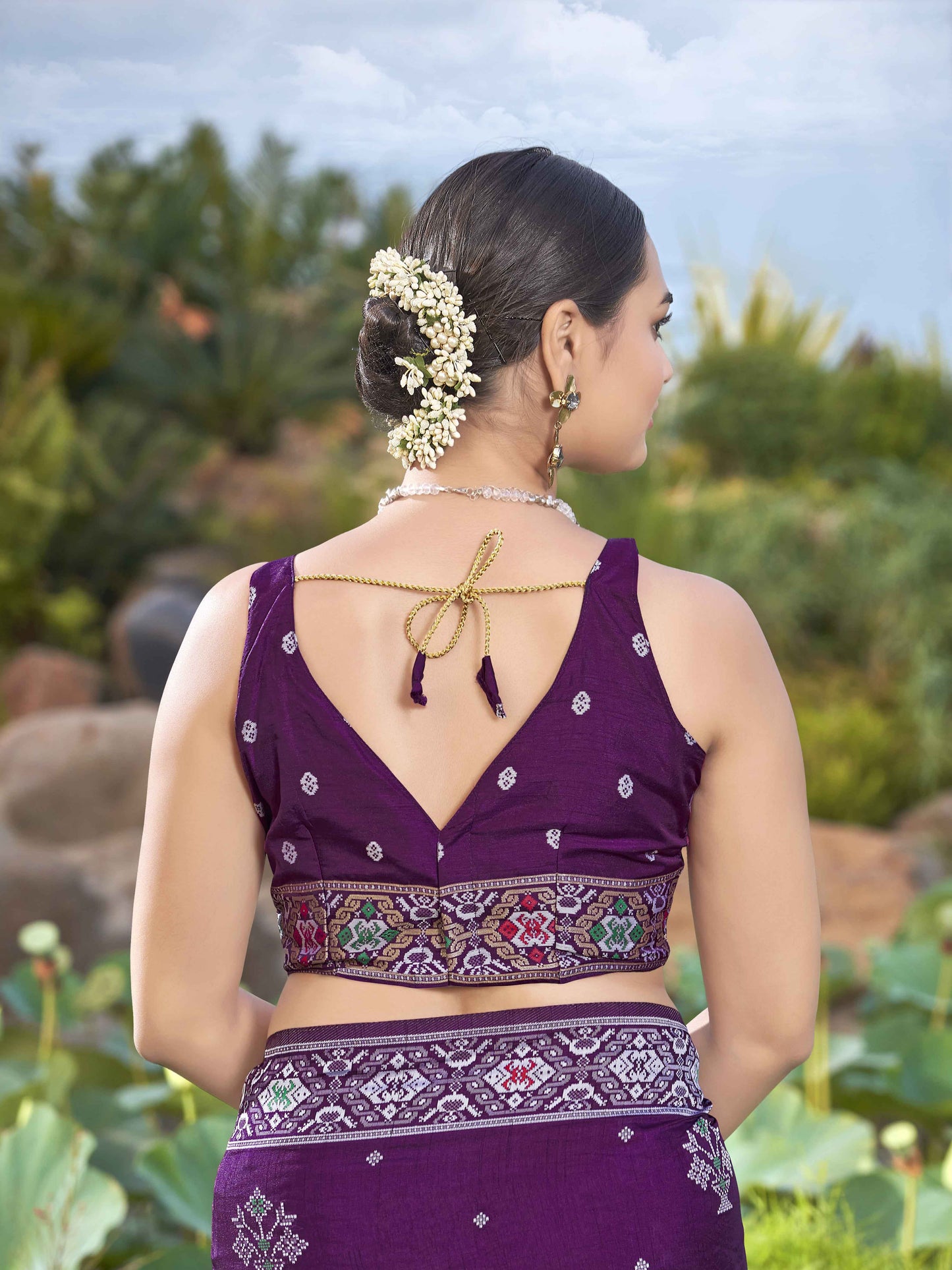 MANOHARI Banarasi Silk Blend Jacquard Work Saree - Purple - Dista
