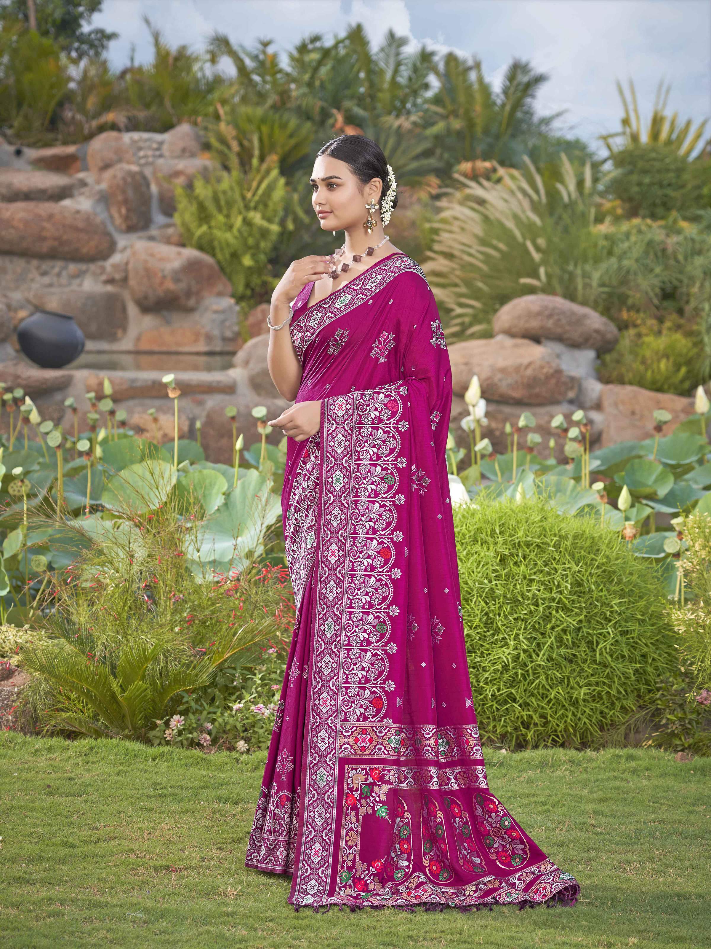 MANOHARI Banarasi Silk Blend Jacquard Work Saree - Pink - Dista