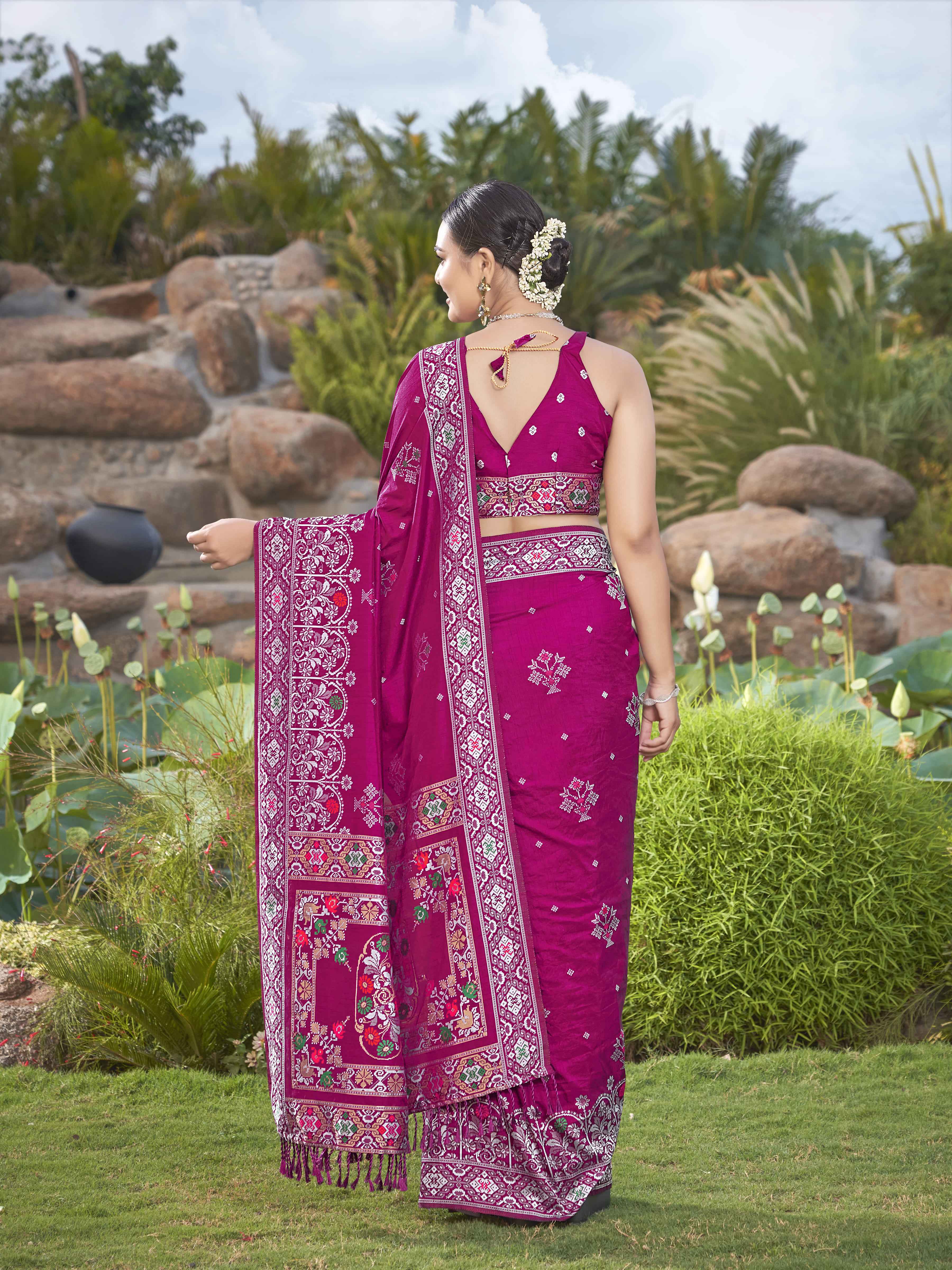 MANOHARI Banarasi Silk Blend Jacquard Work Saree - Pink - Dista