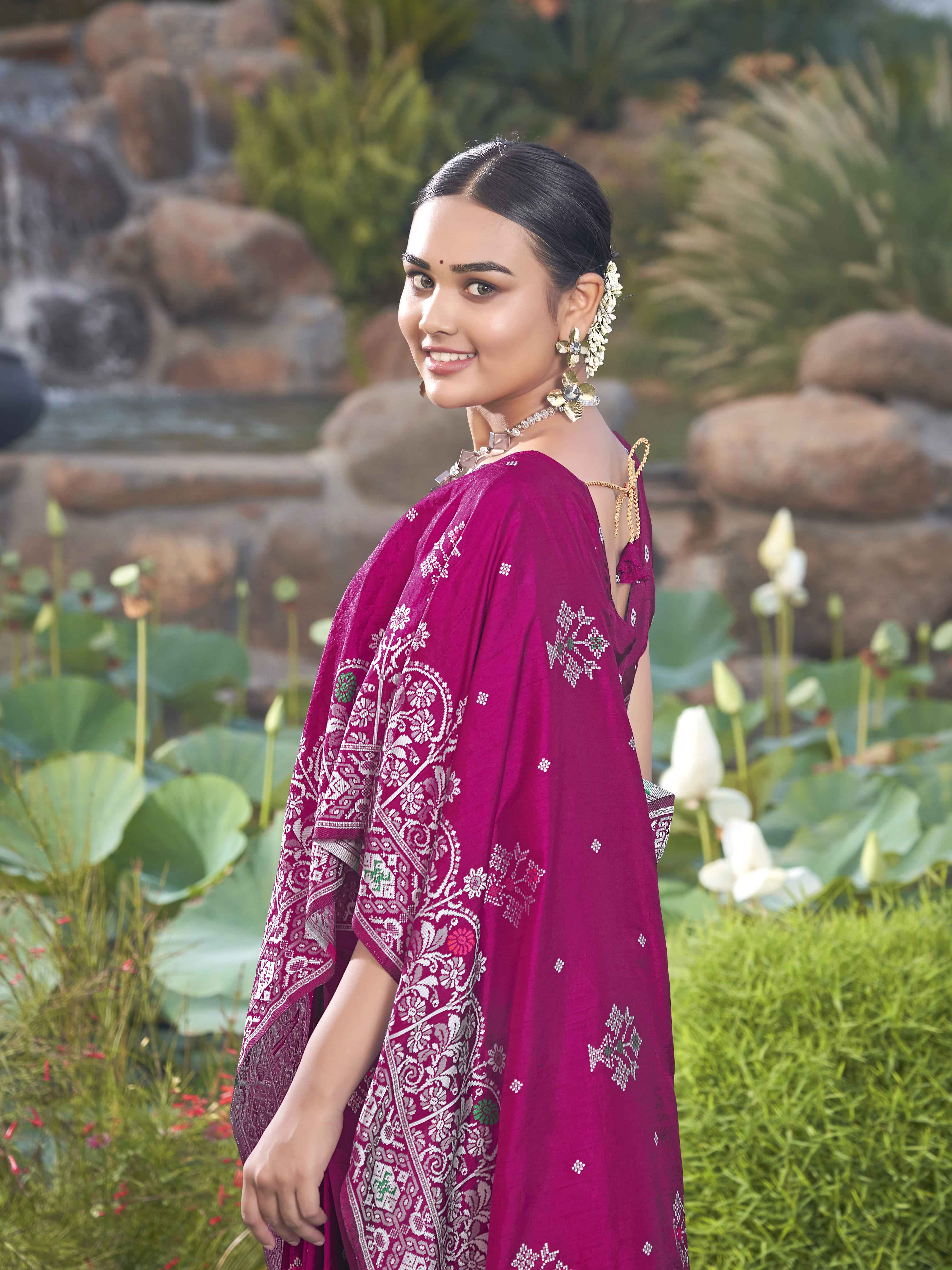 MANOHARI Banarasi Silk Blend Jacquard Work Saree - Pink - Dista