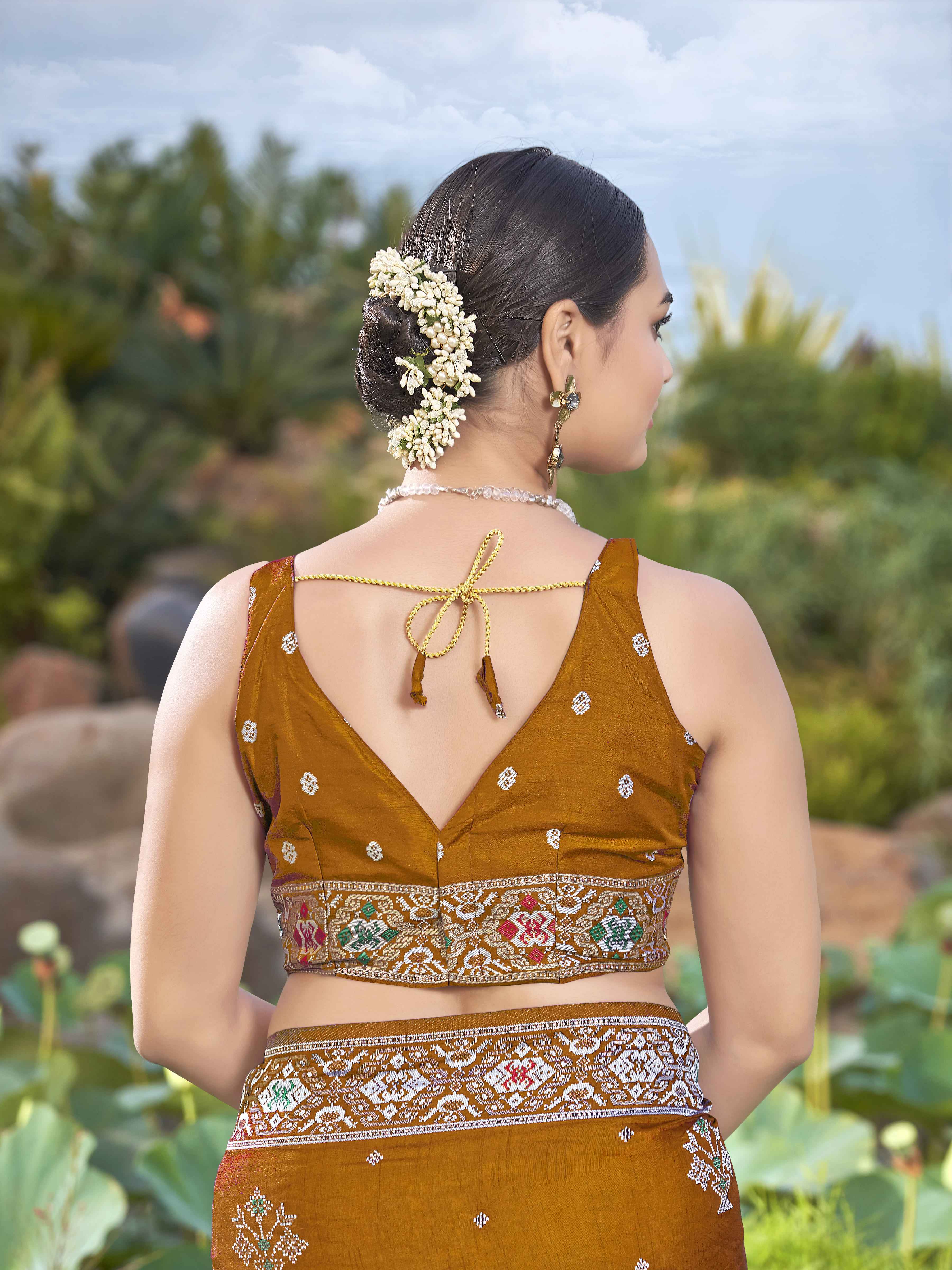 MANOHARI Banarasi Silk Blend Jacquard Work Saree - Mustard - Dista