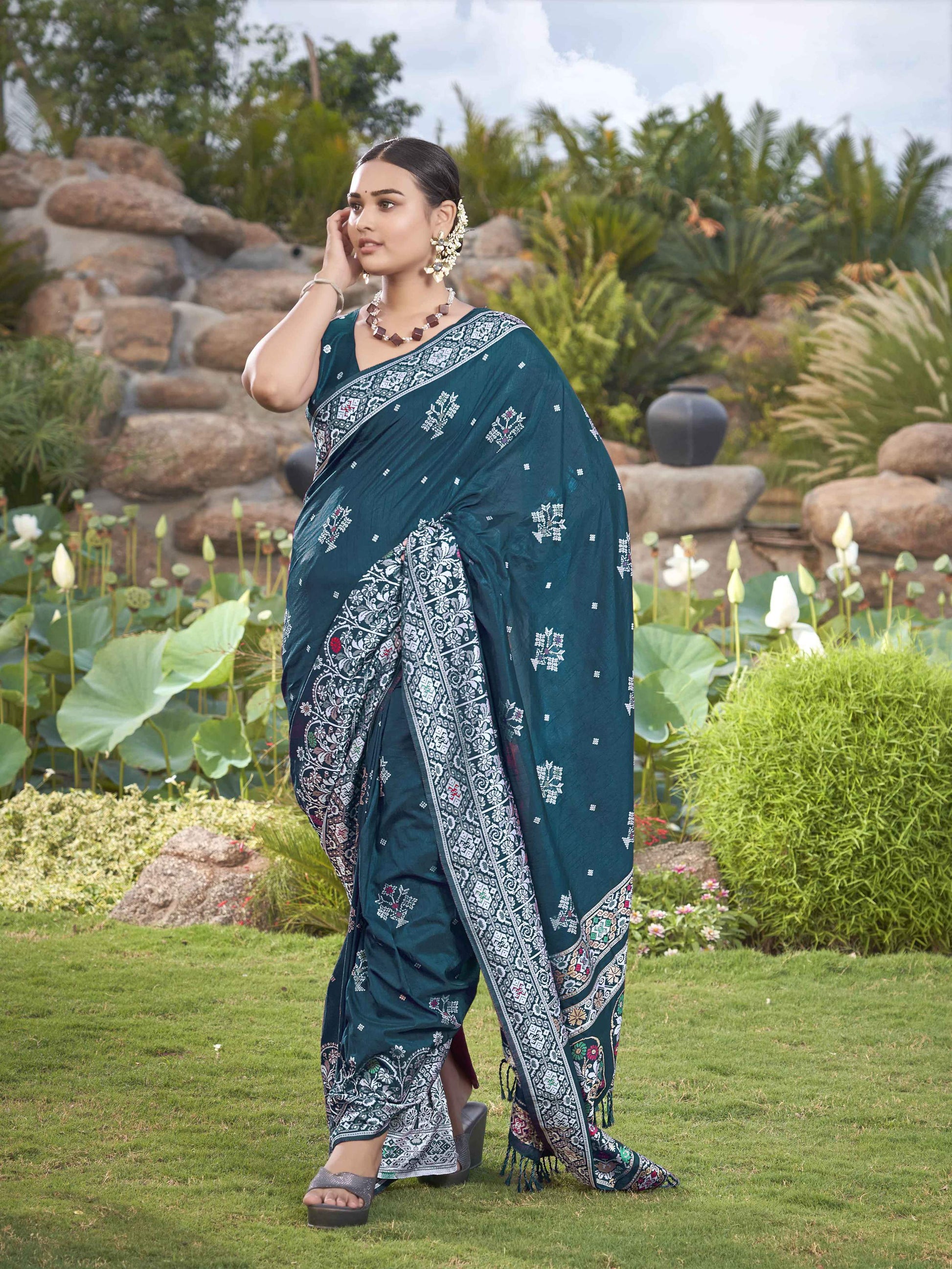 MANOHARI Banarasi Silk Blend Jacquard Work Saree - Blue - Dista