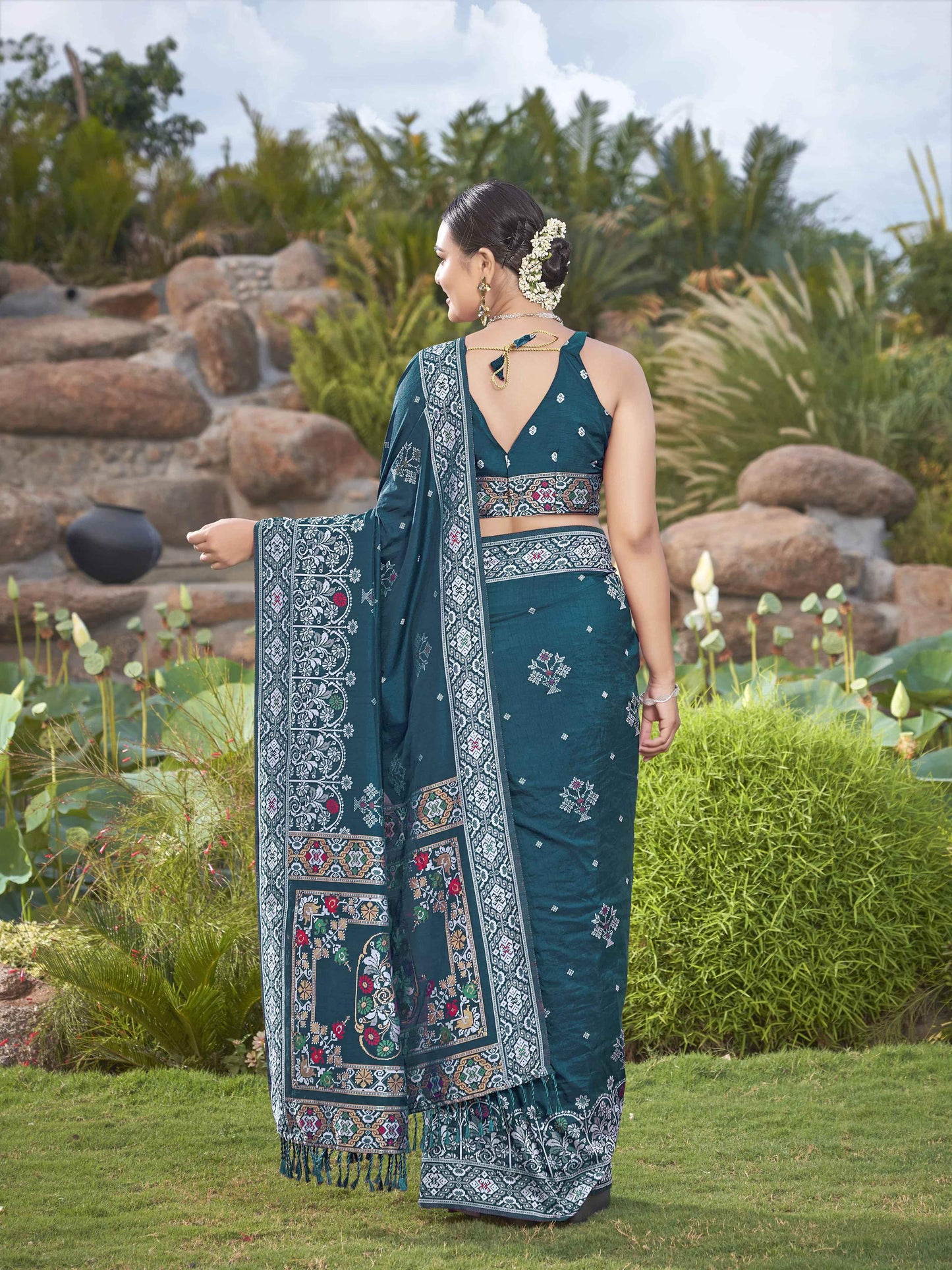 MANOHARI Banarasi Silk Blend Jacquard Work Saree - Blue - Dista