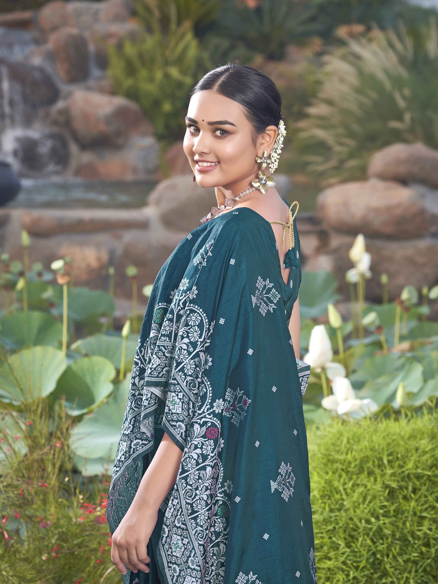 MANOHARI Banarasi Silk Blend Jacquard Work Saree - Blue - Dista