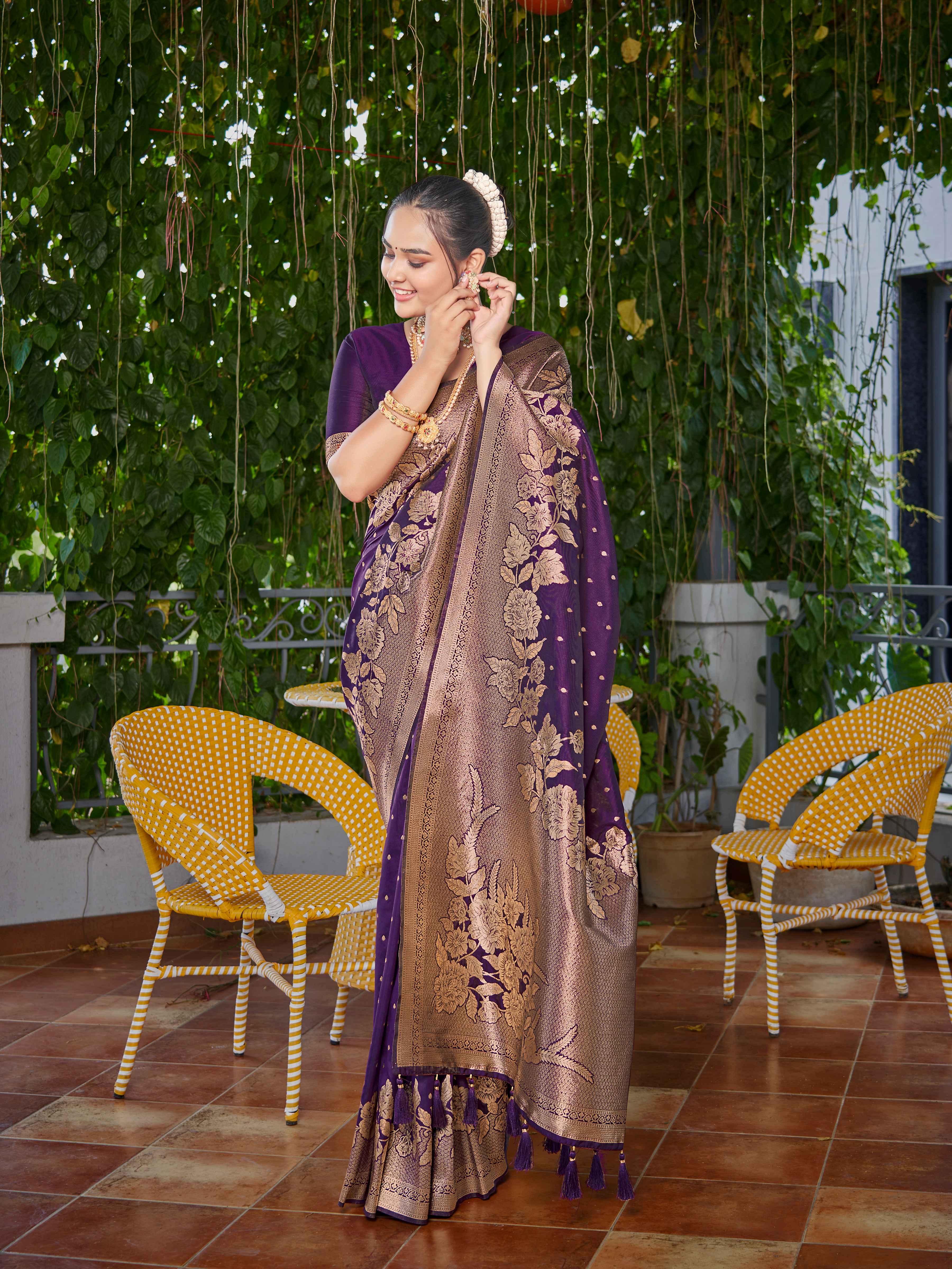 MANOHARI Banarasi Silk Blend Jacquard Work Saree - Purple - Dista