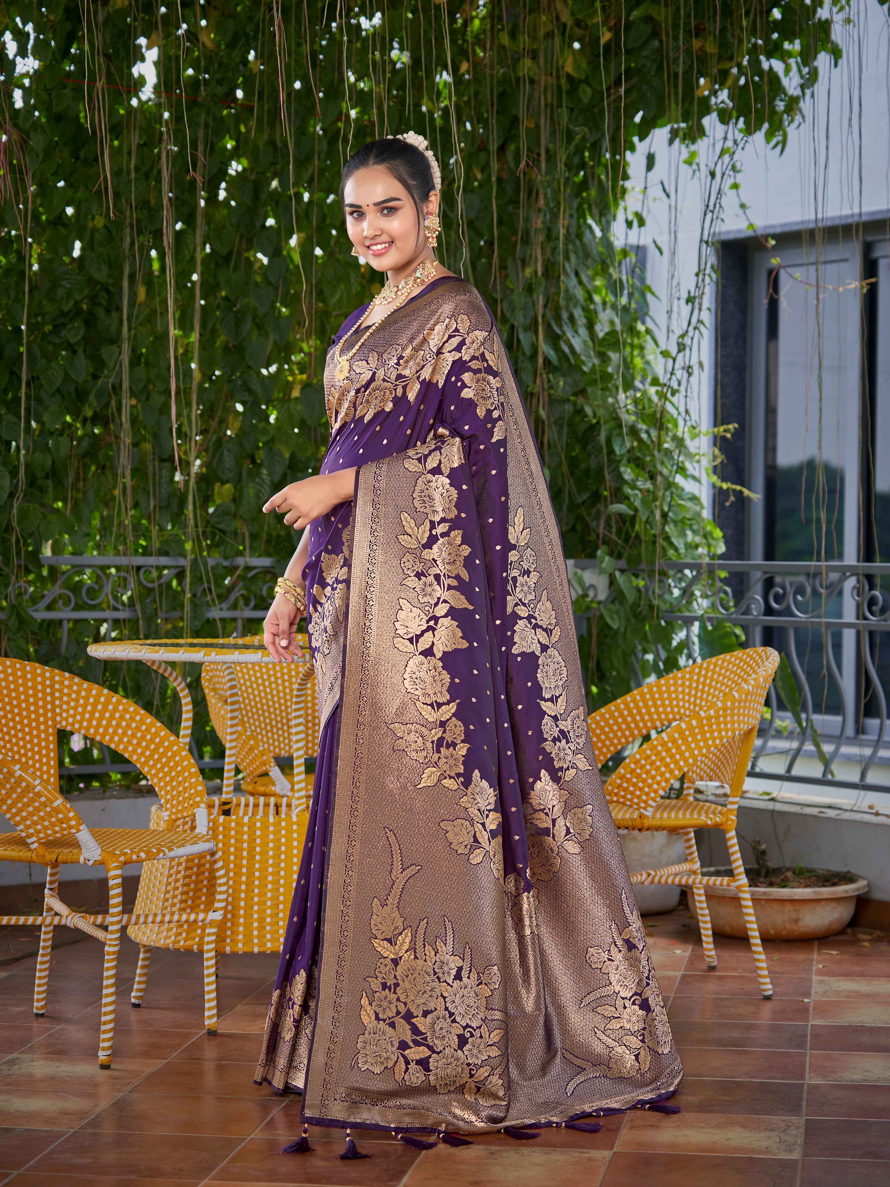 MANOHARI Banarasi Silk Blend Jacquard Work Saree - Purple - Dista