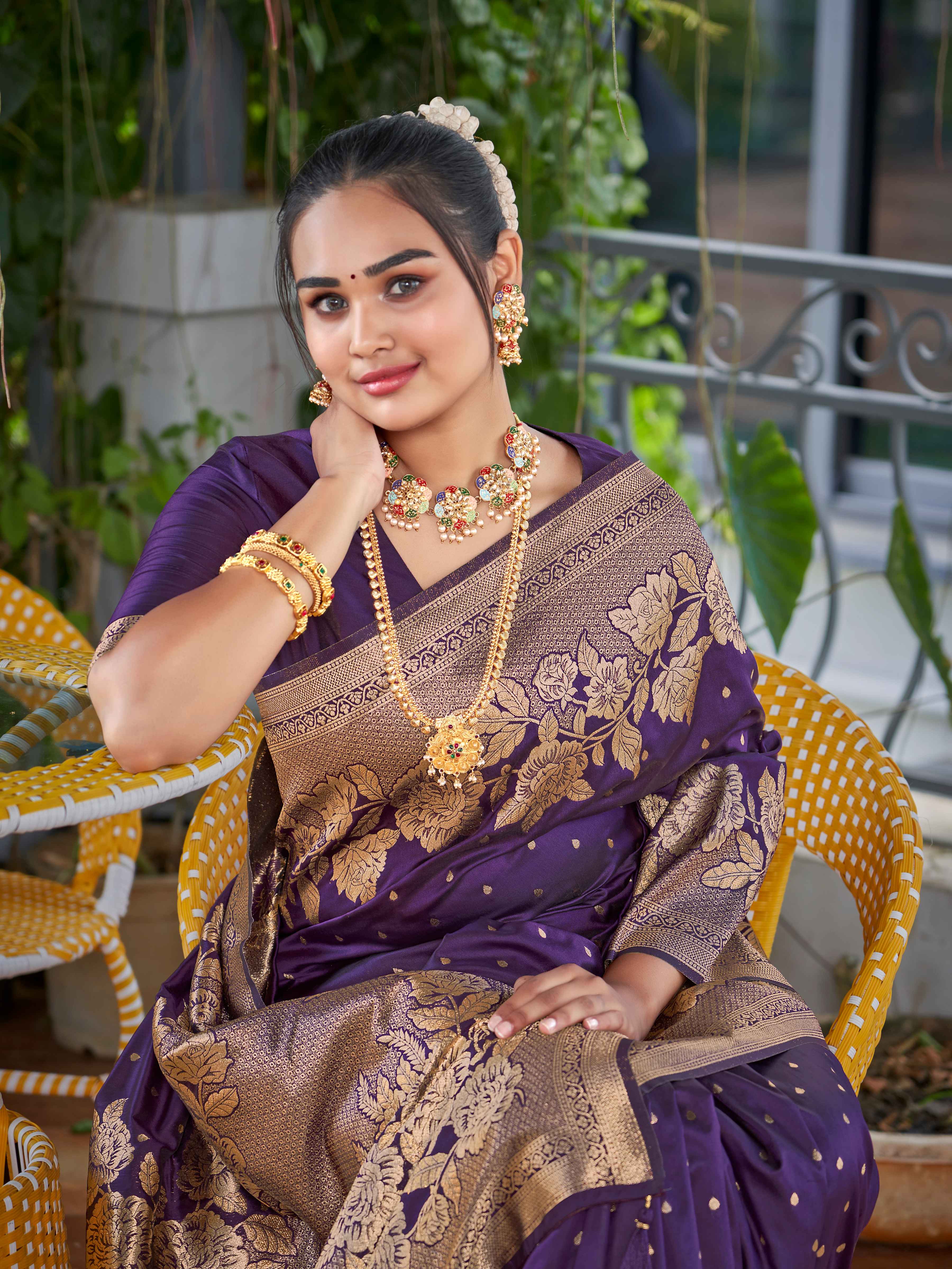 MANOHARI Banarasi Silk Blend Jacquard Work Saree - Purple - Dista