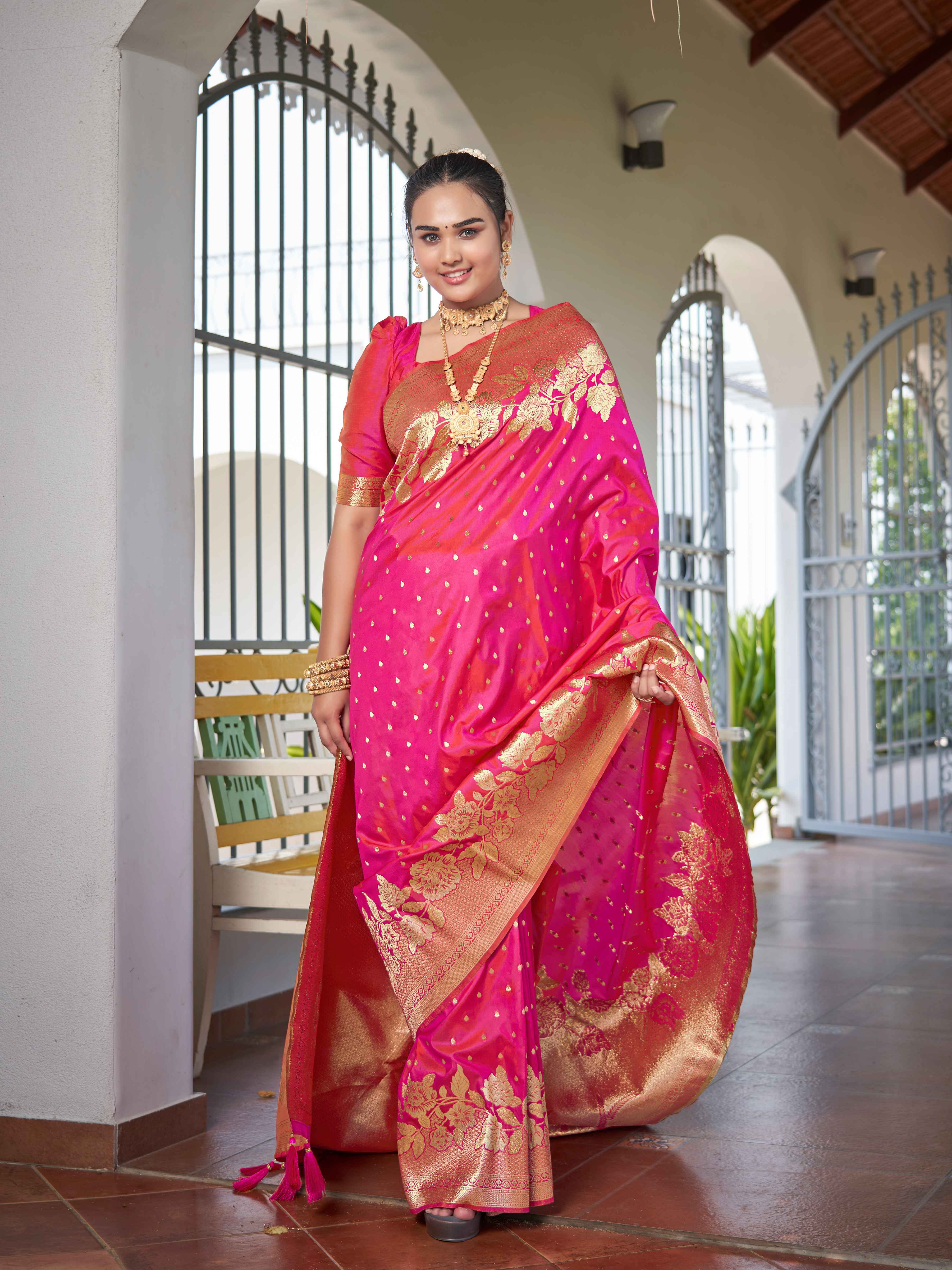 MANOHARI Banarasi Silk Blend Jacquard Work Saree - Pink - Dista
