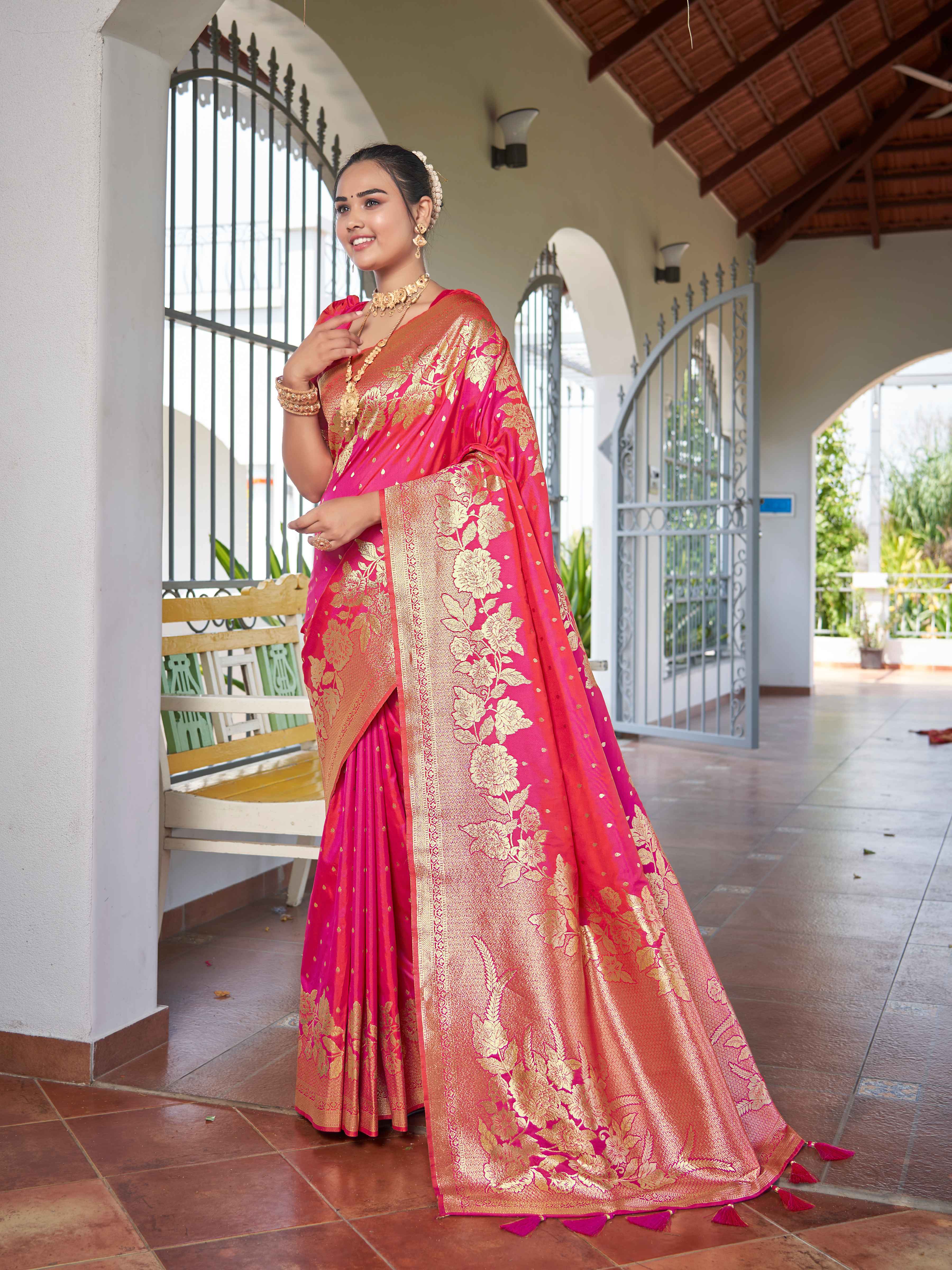 MANOHARI Banarasi Silk Blend Jacquard Work Saree - Pink - Dista