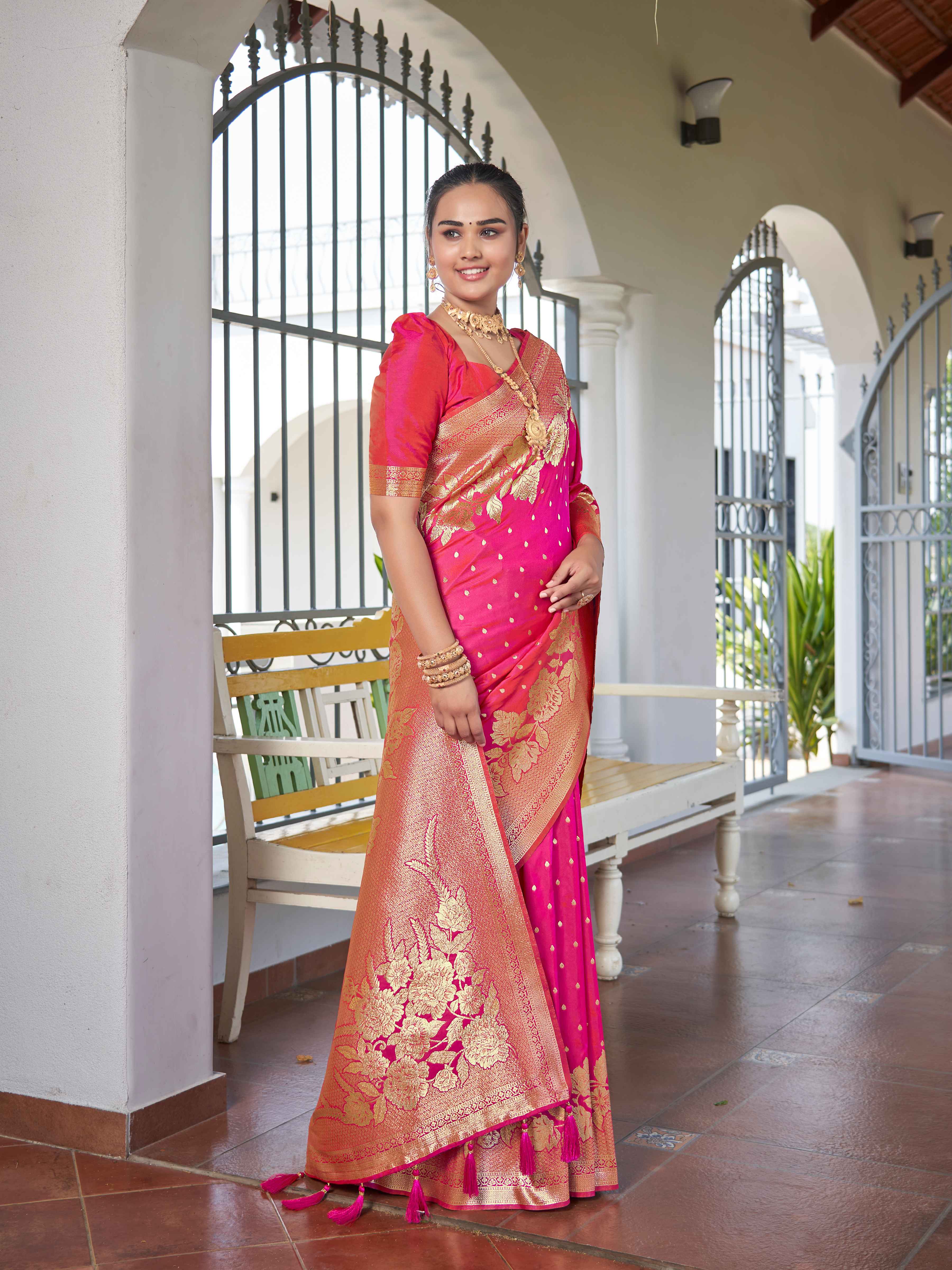 MANOHARI Banarasi Silk Blend Jacquard Work Saree - Pink - Dista