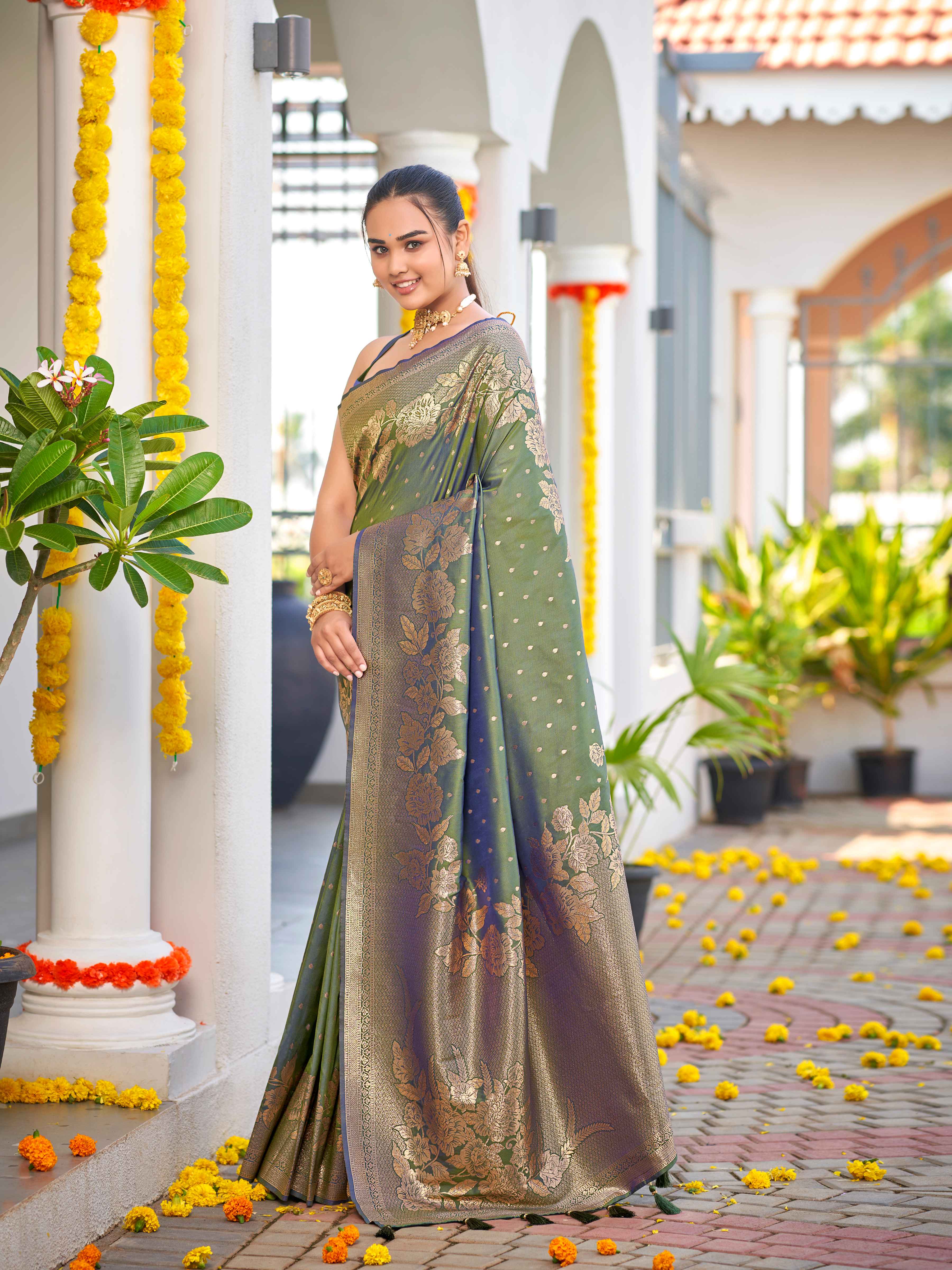 MANOHARI Banarasi Silk Blend Jacquard Work Saree - Green - Dista