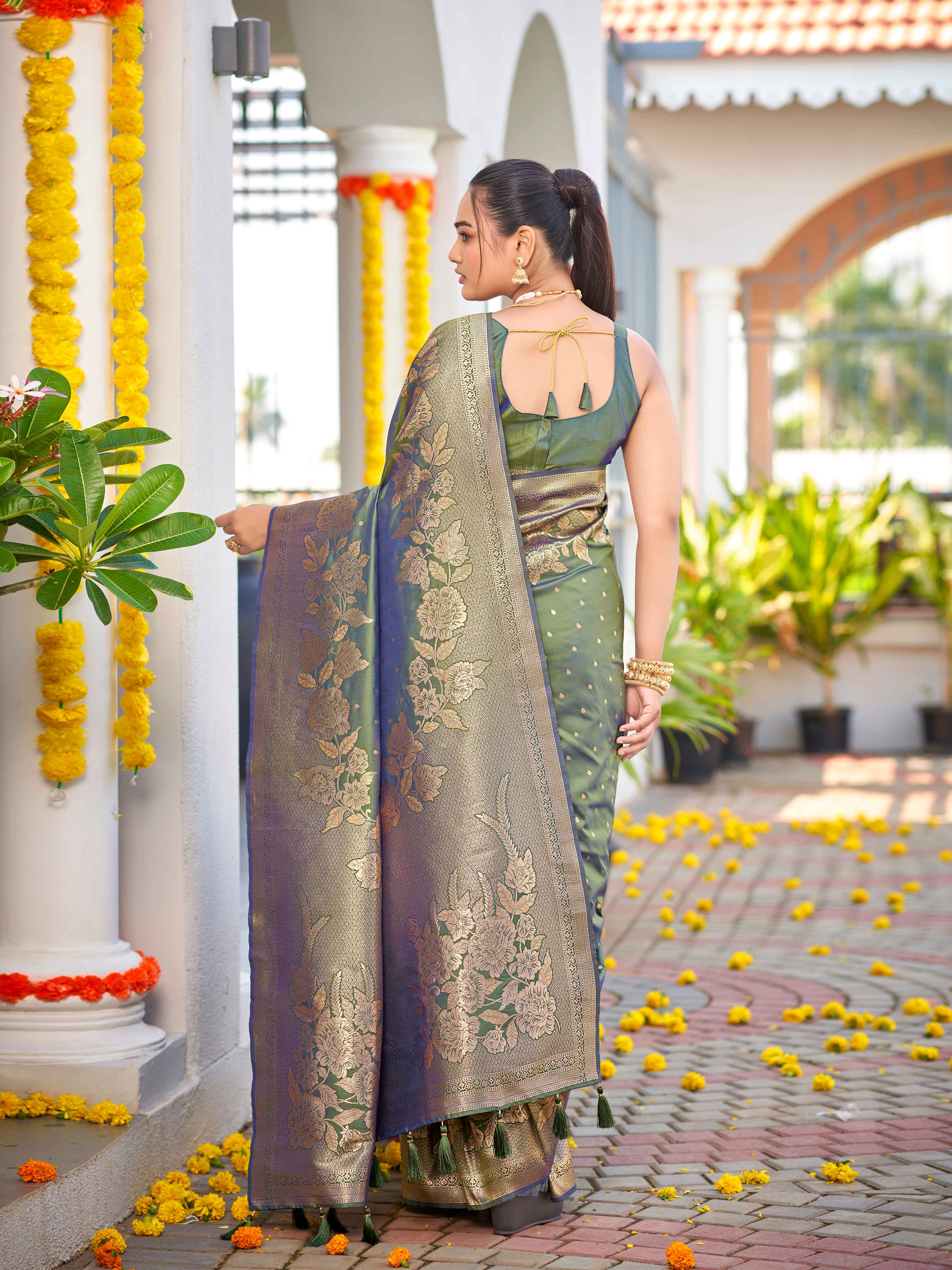 MANOHARI Banarasi Silk Blend Jacquard Work Saree - Green - Dista