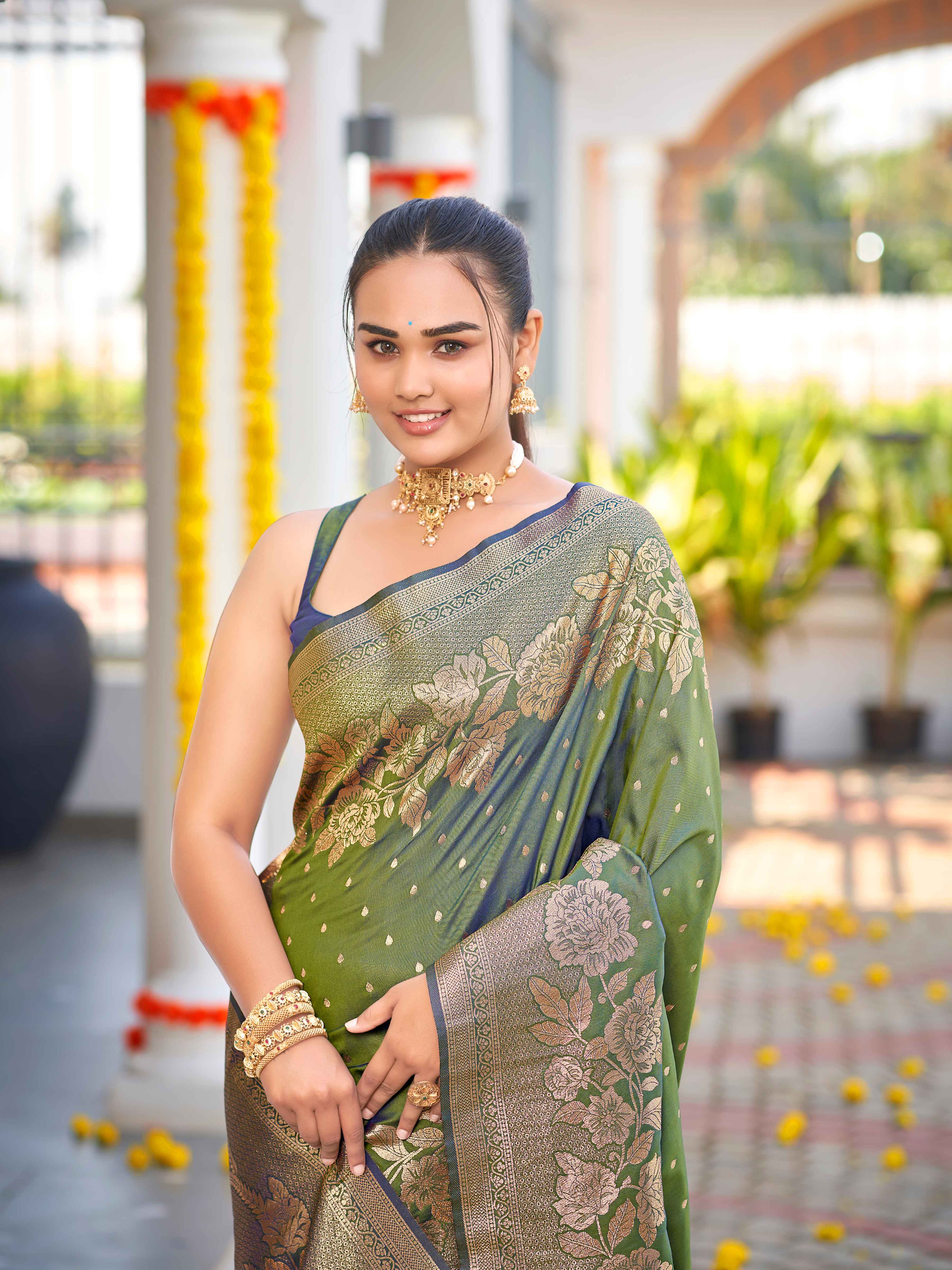 MANOHARI Banarasi Silk Blend Jacquard Work Saree - Green - Dista