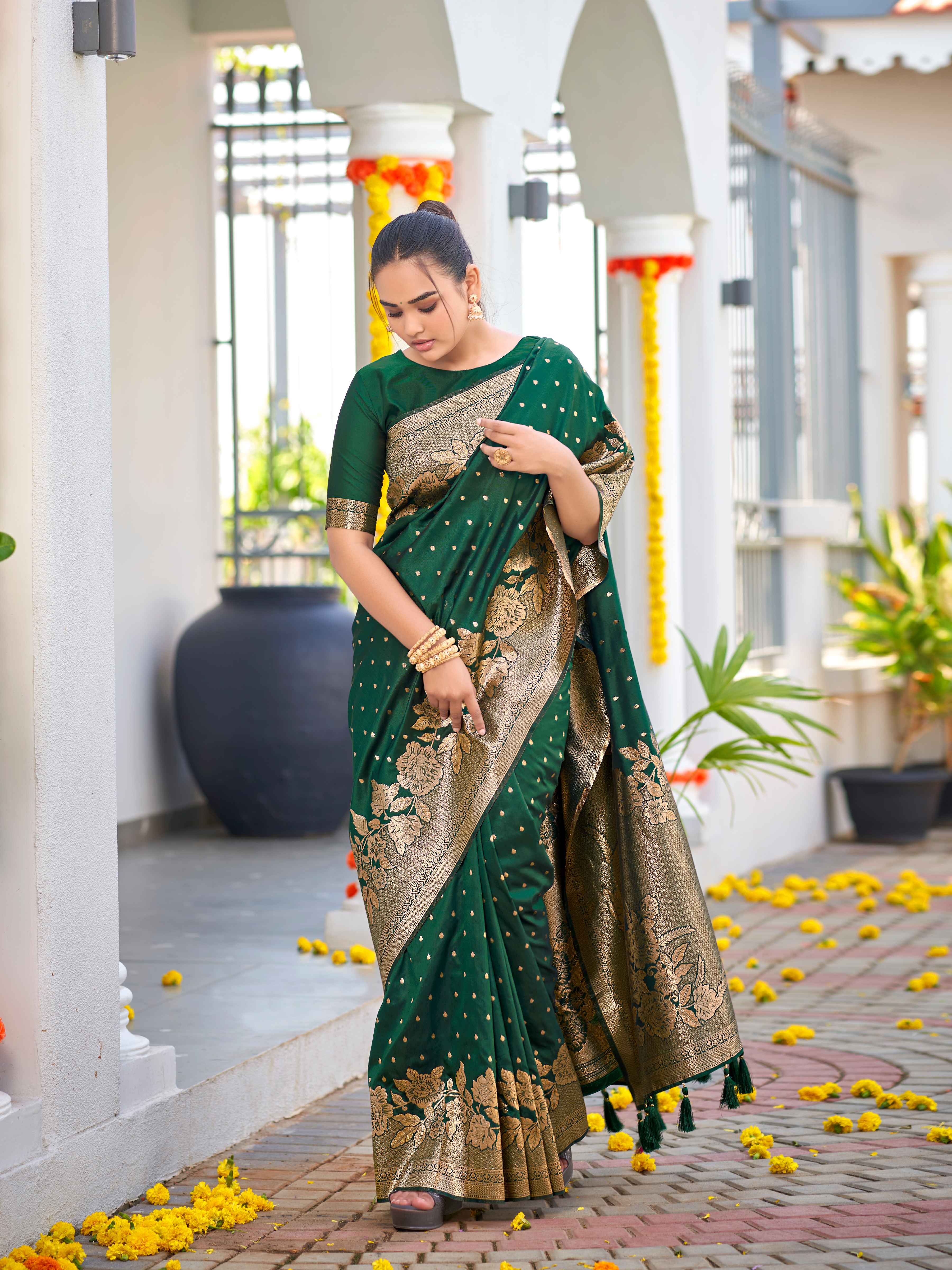 MANOHARI Banarasi Silk Blend Jacquard Work Saree - Green - Dista