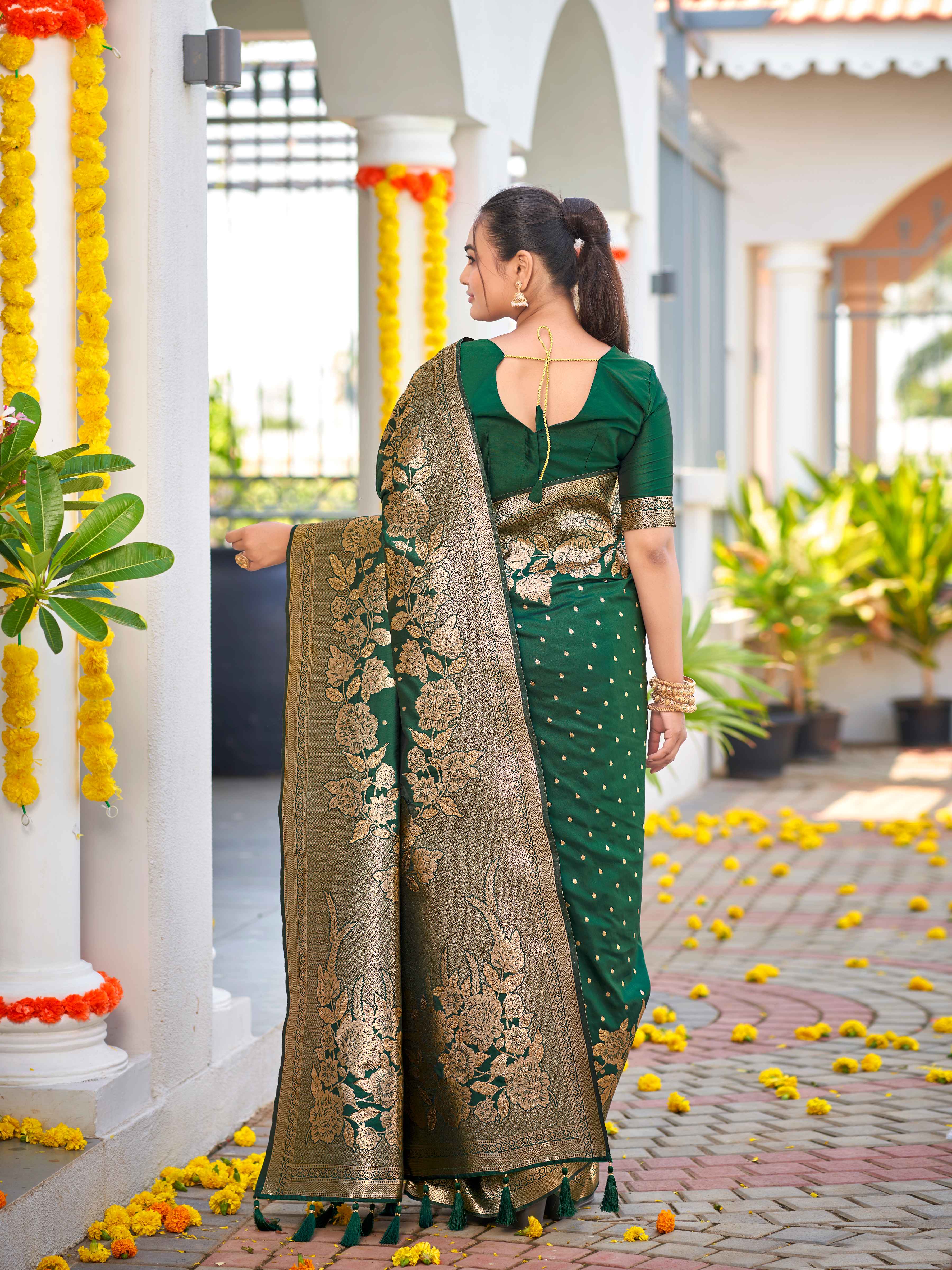 MANOHARI Banarasi Silk Blend Jacquard Work Saree - Green - Dista