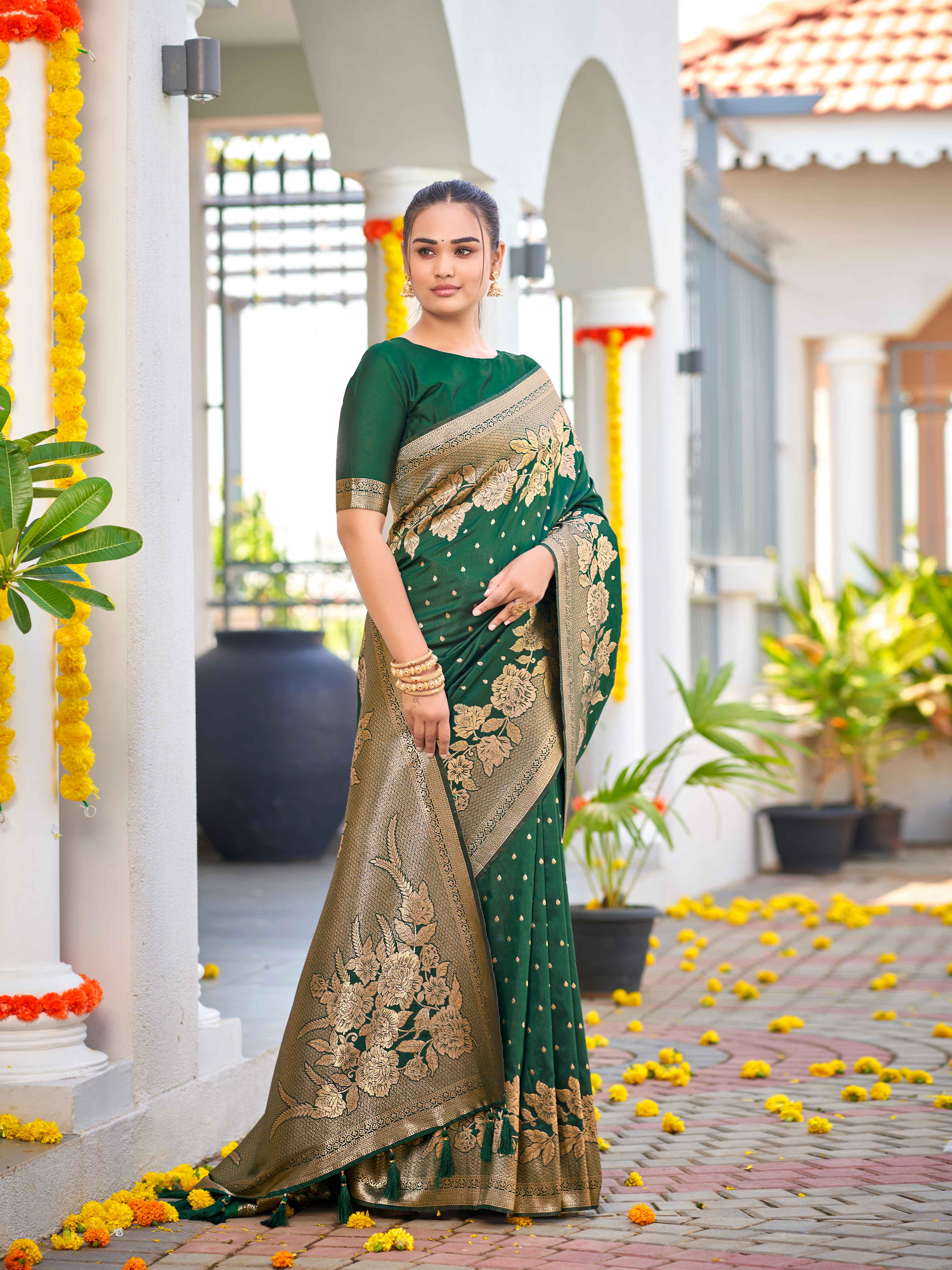 MANOHARI Banarasi Silk Blend Jacquard Work Saree - Green - Dista