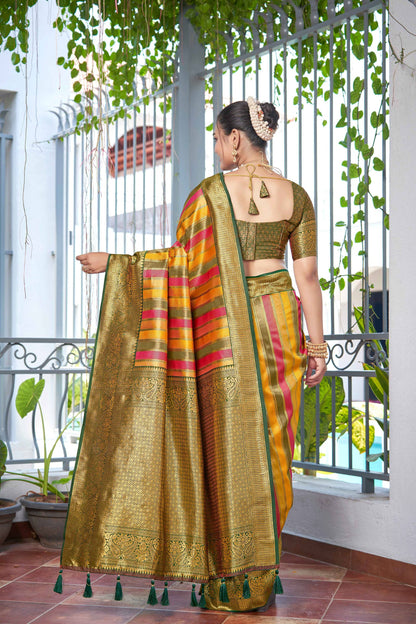 MANOHARI Banarasi Silk Blend Jacquard Work Saree - Green - Dista