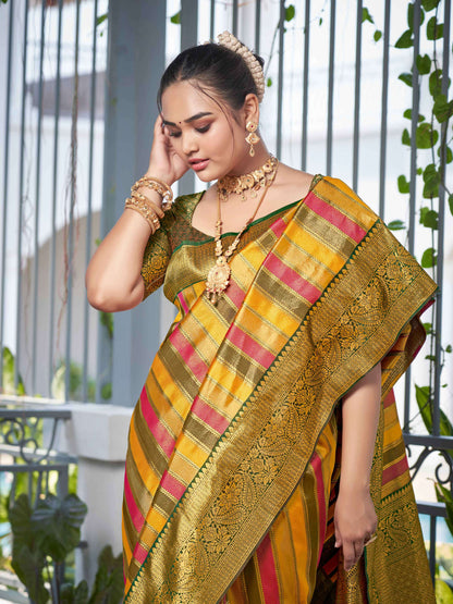 MANOHARI Banarasi Silk Blend Jacquard Work Saree - Green - Dista