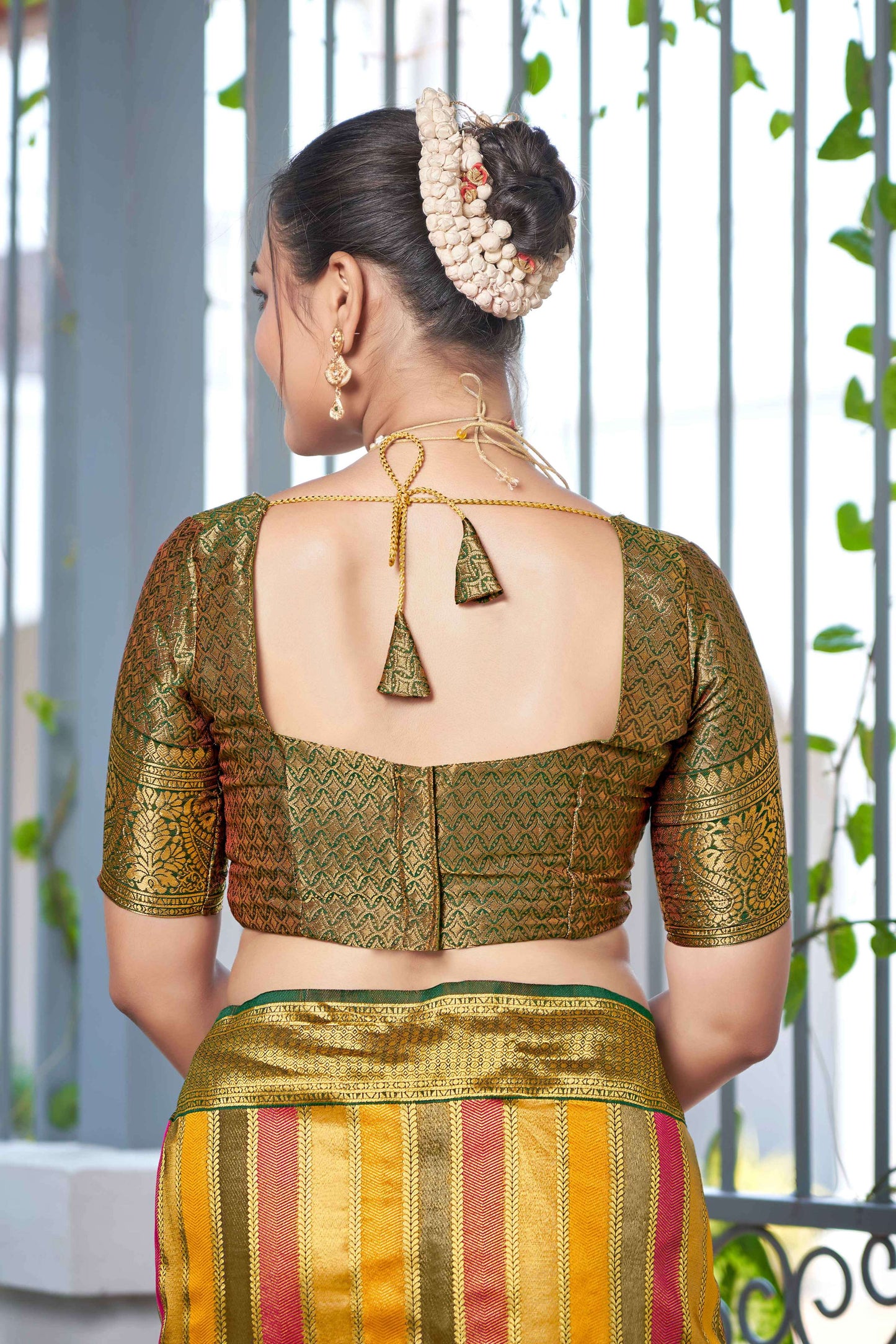 MANOHARI Banarasi Silk Blend Jacquard Work Saree - Green - Dista