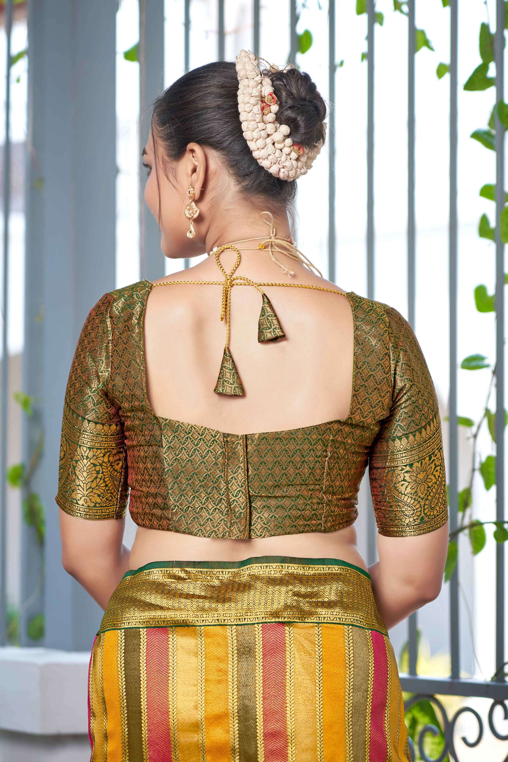 MANOHARI Banarasi Silk Blend Jacquard Work Saree - Green - Dista