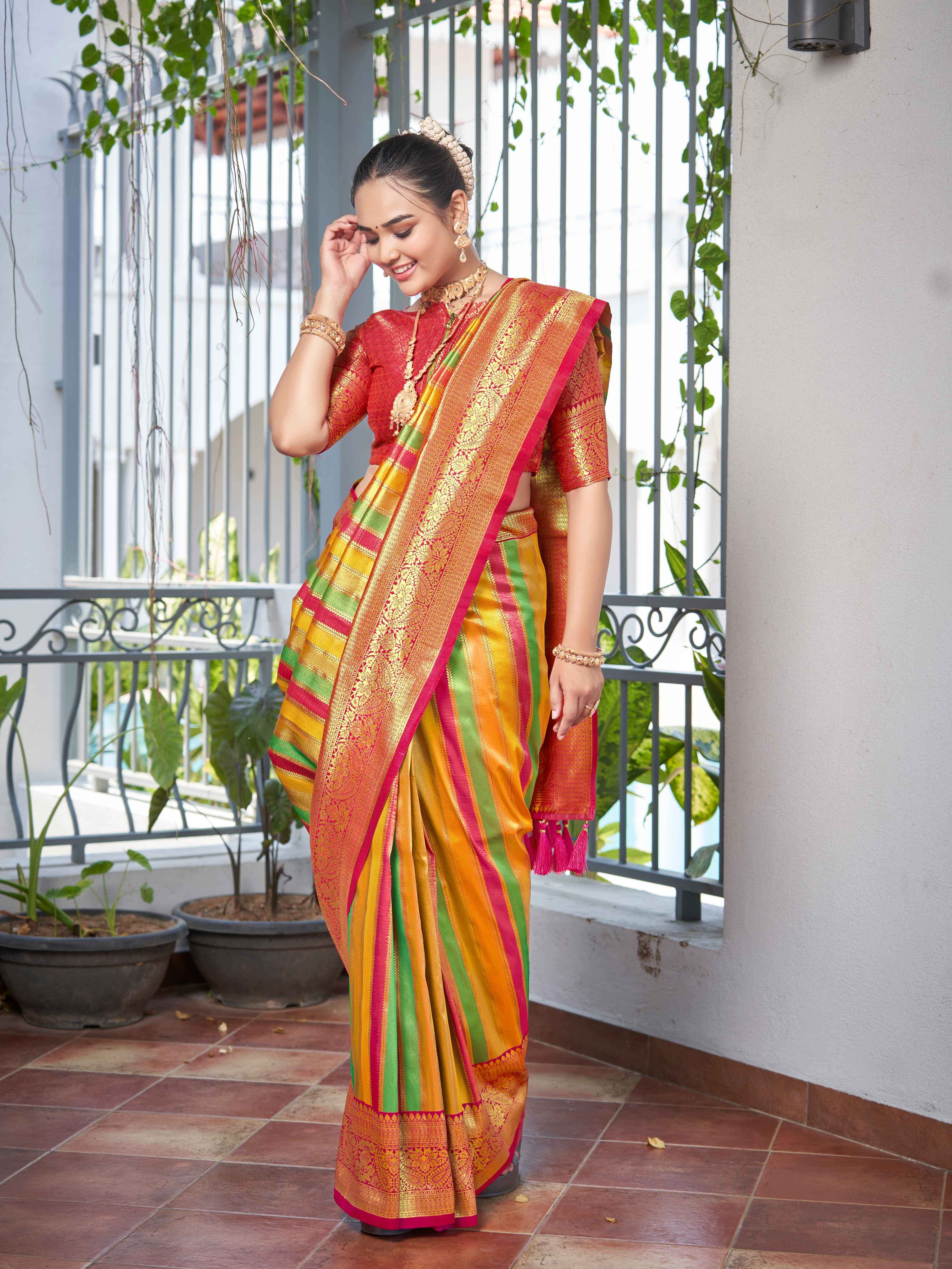 MANOHARI Banarasi Silk Blend Jacquard Work Saree - Pink - Dista
