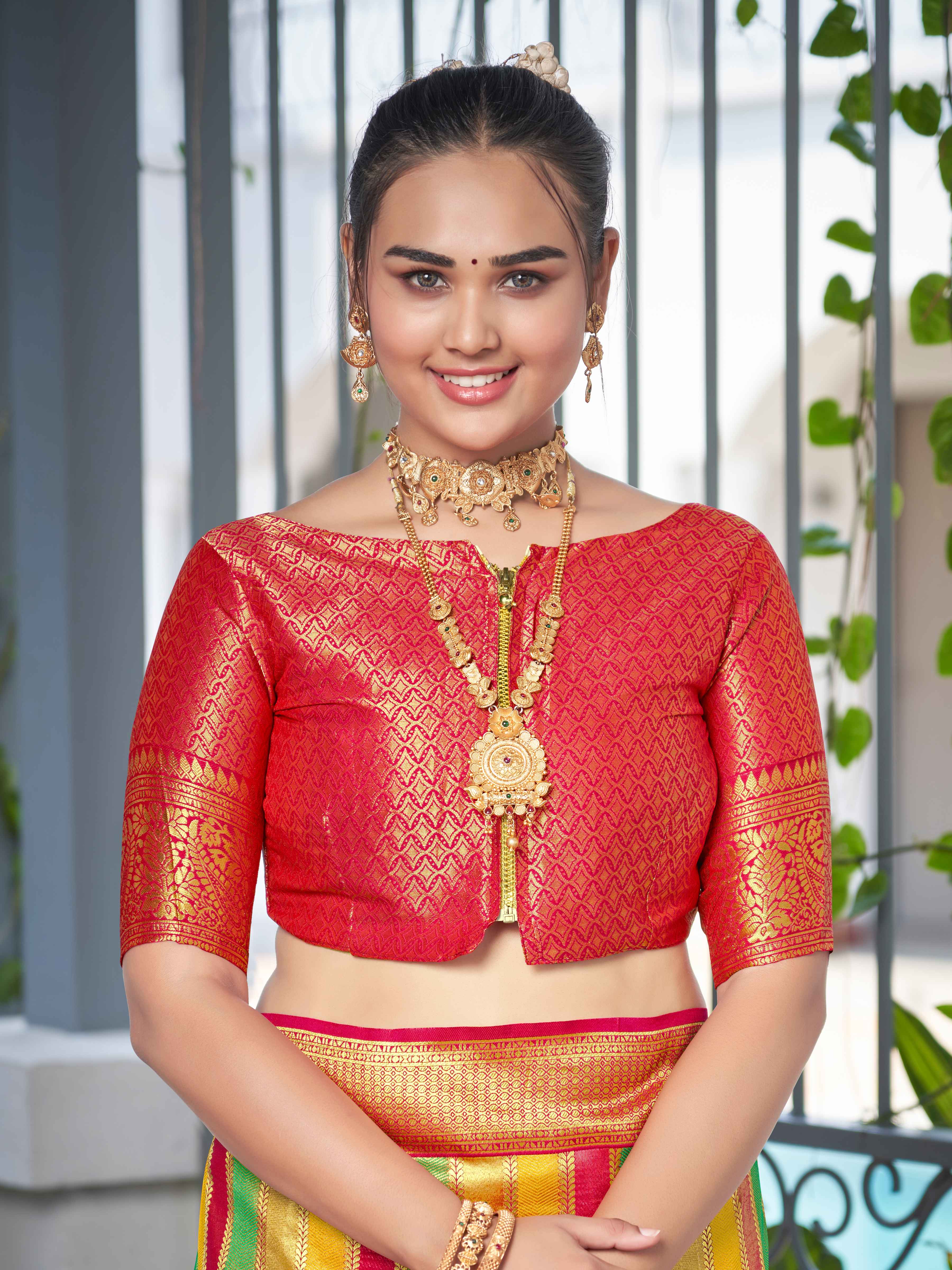MANOHARI Banarasi Silk Blend Jacquard Work Saree - Pink - Dista