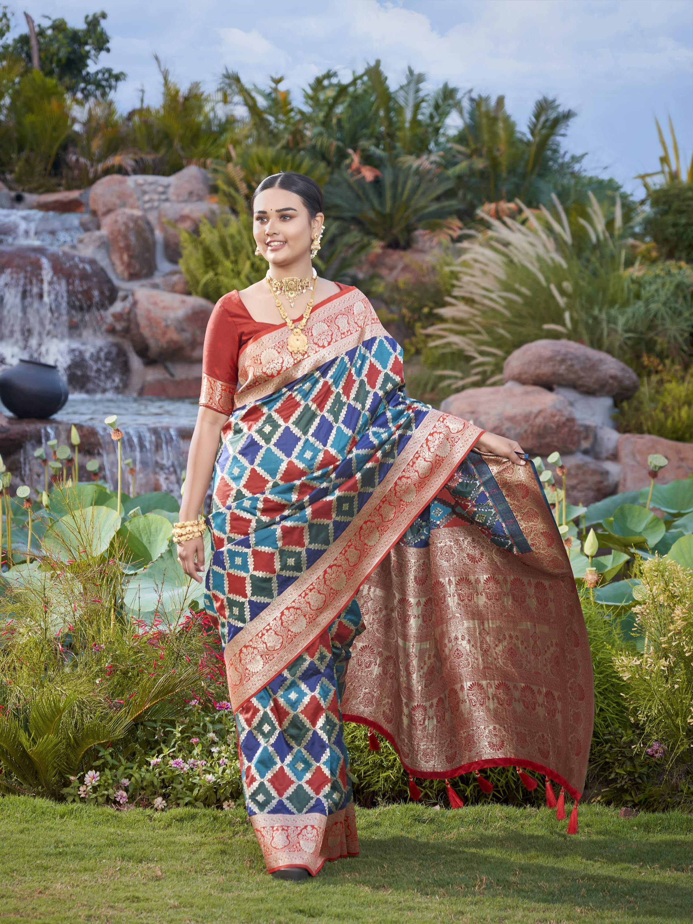 MANOHARI Banarasi Silk Blend Jacquard Work Saree - Blue - Dista