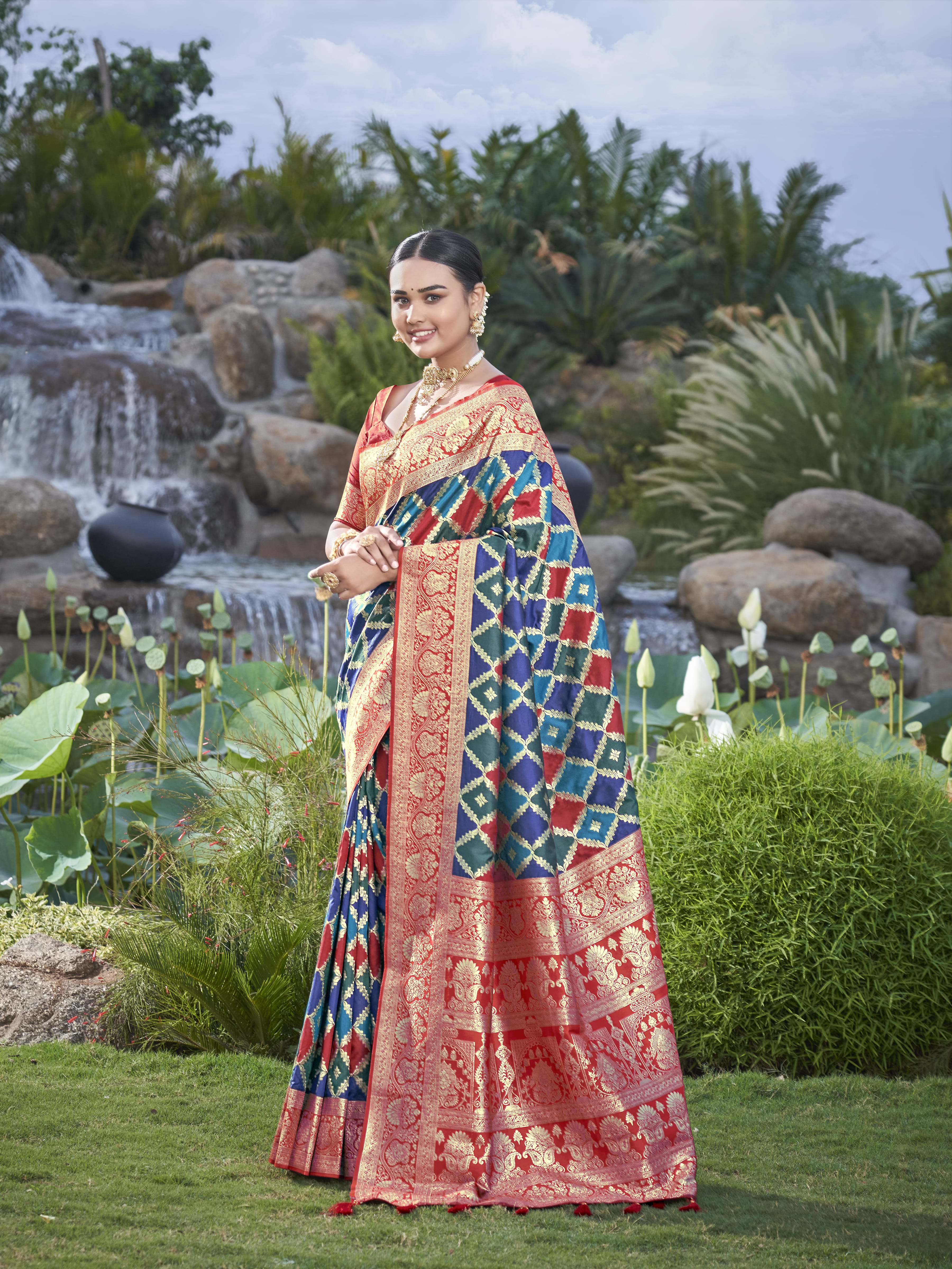 MANOHARI Banarasi Silk Blend Jacquard Work Saree - Blue - Dista